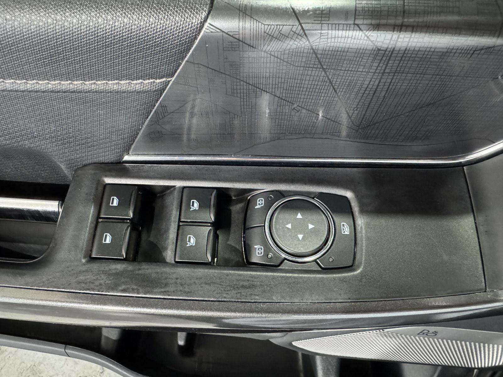 Vehicle photo 39