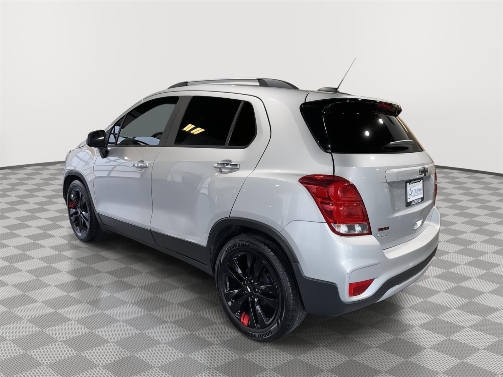 Vehicle photo 9