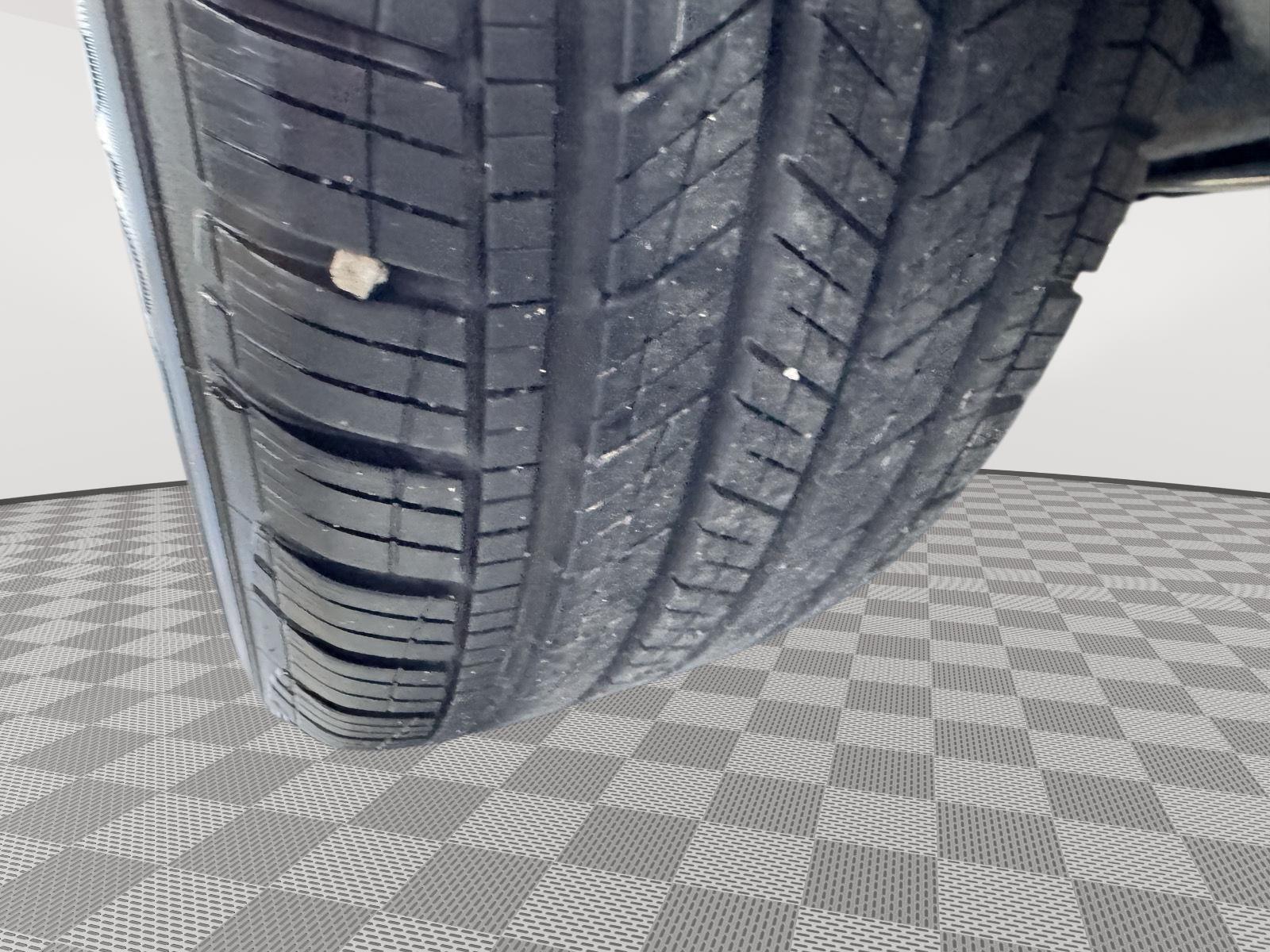 Vehicle photo 11