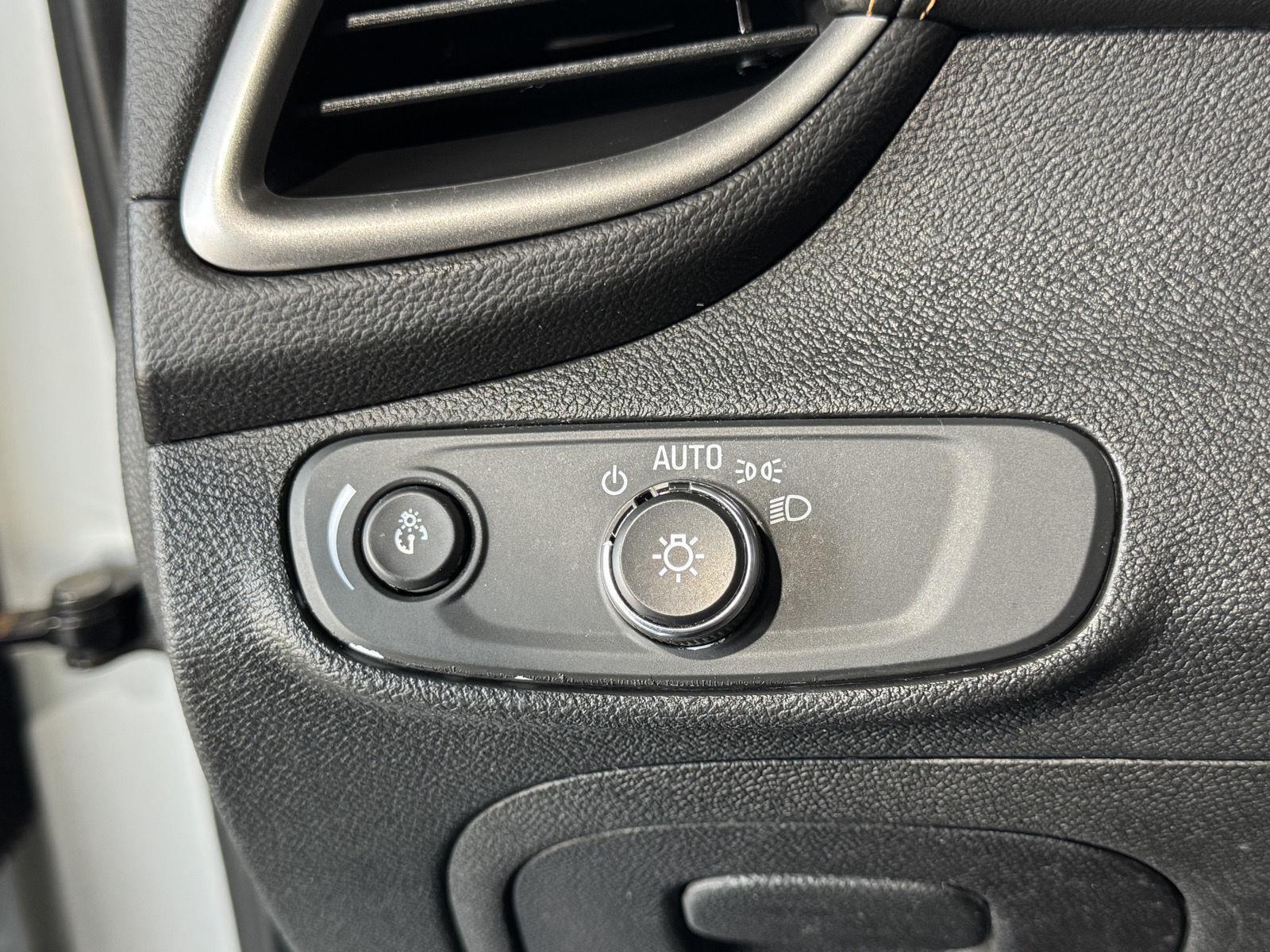Vehicle photo 12