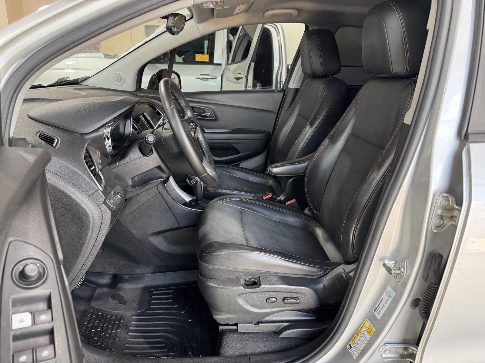 Vehicle photo 18