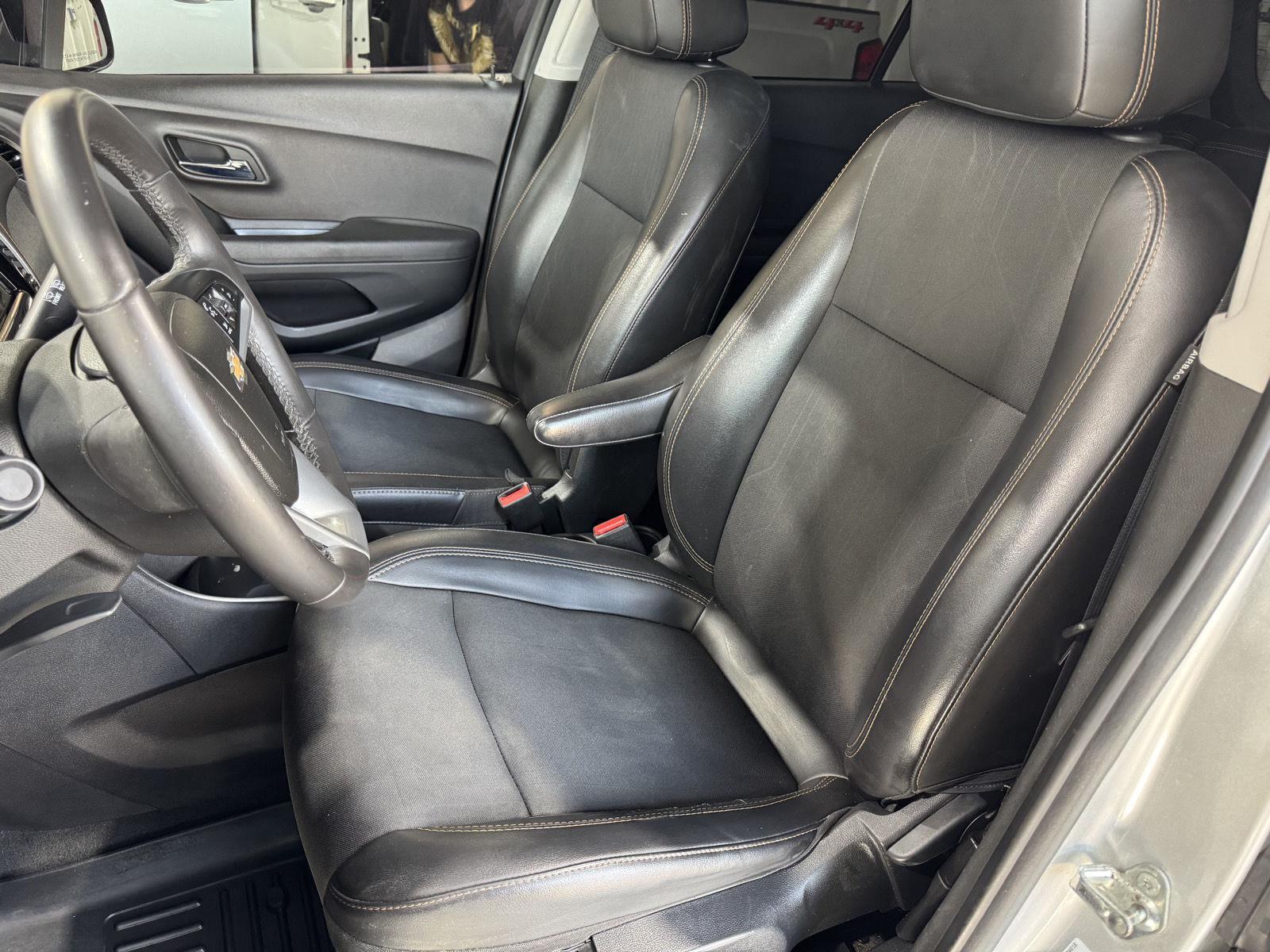 Vehicle photo 19