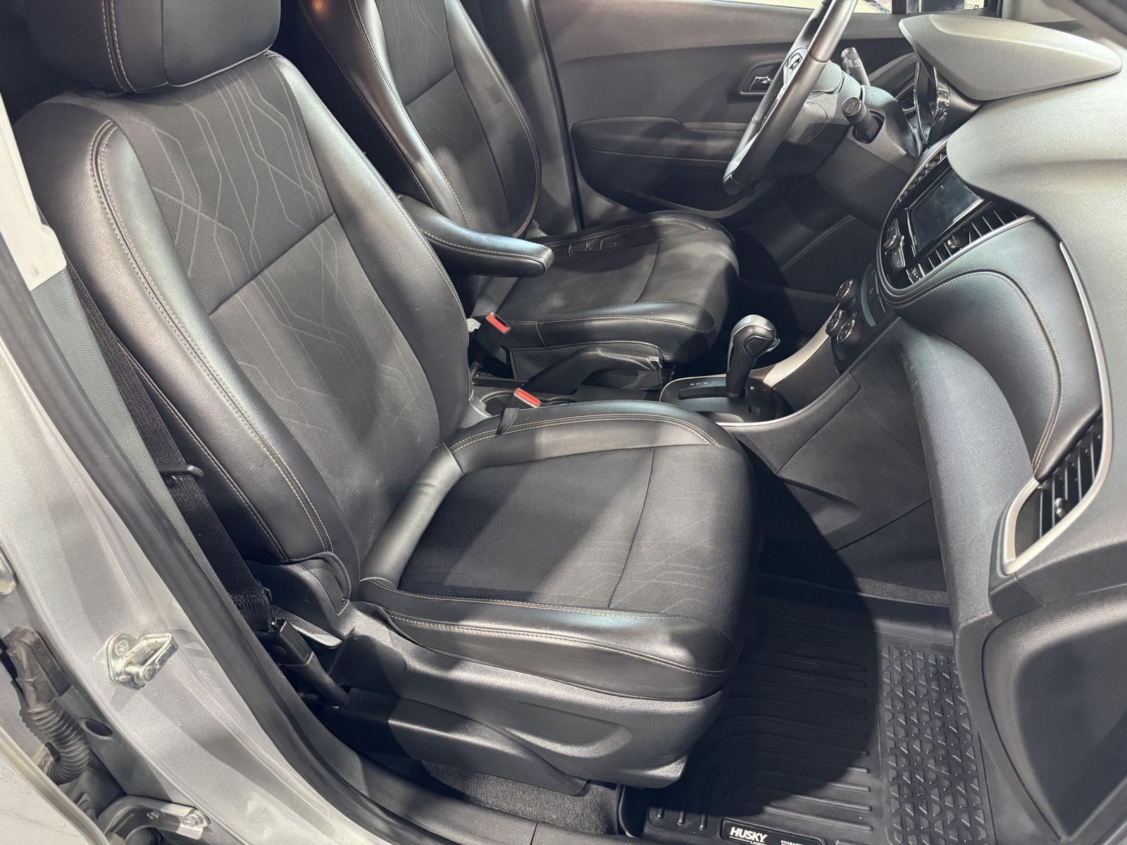 Vehicle photo 26
