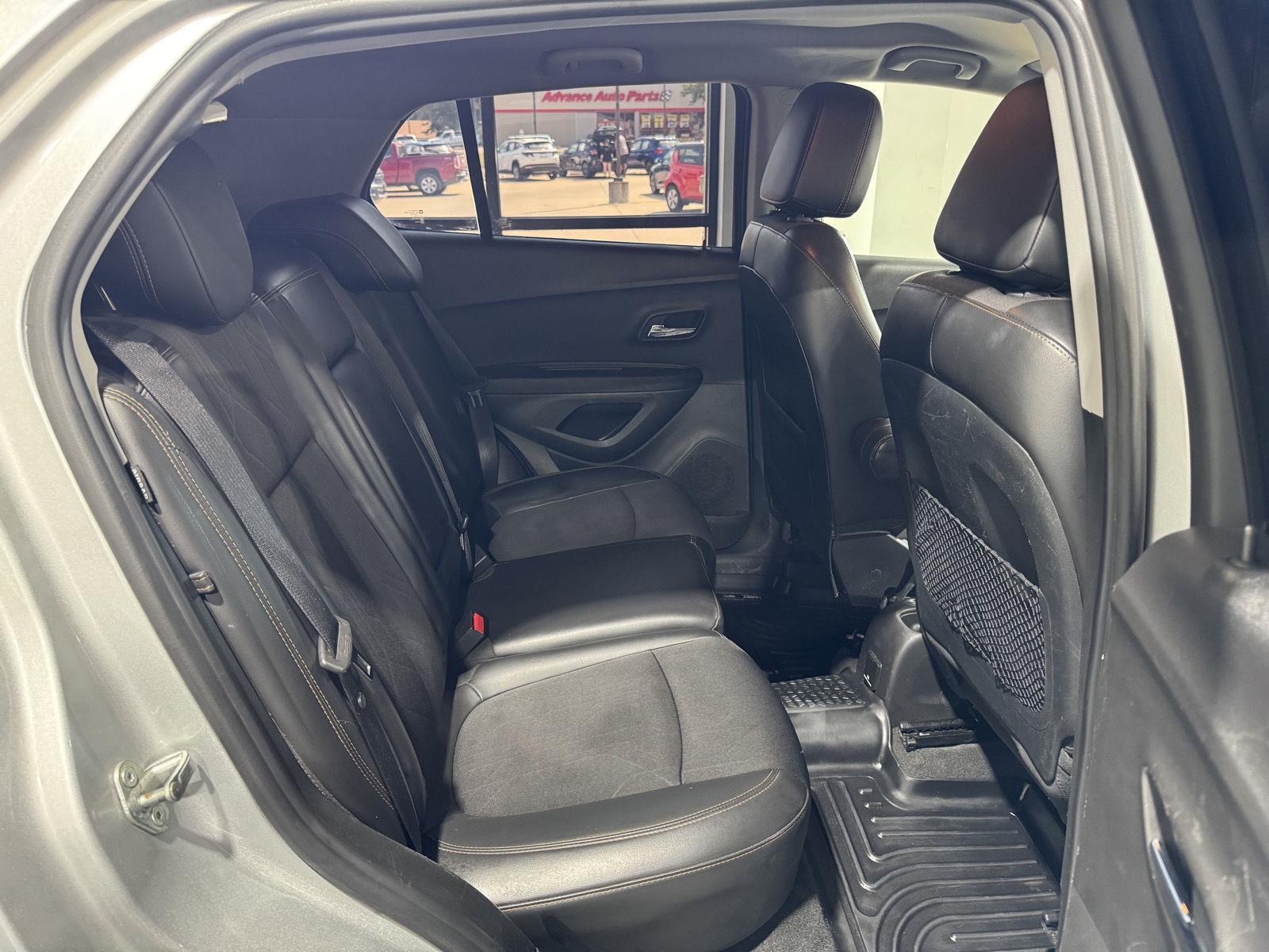 Vehicle photo 28