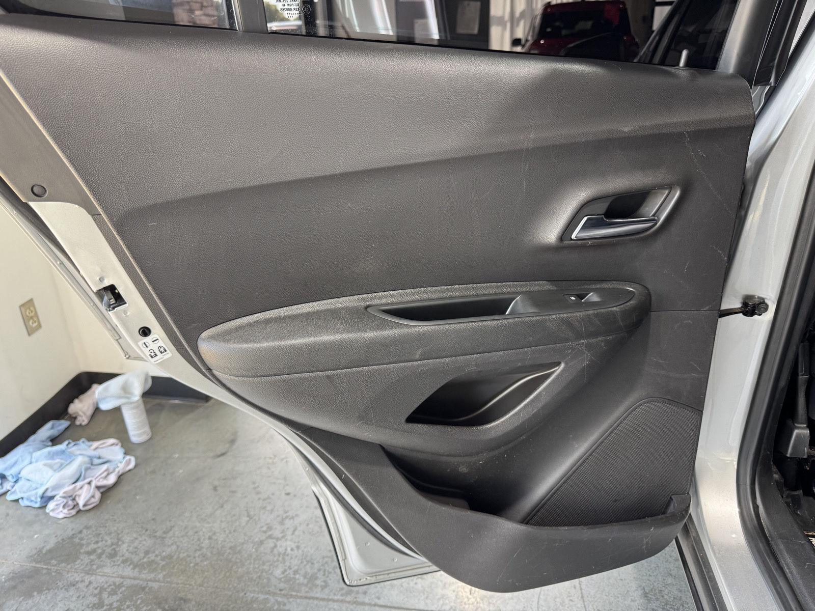Vehicle photo 29