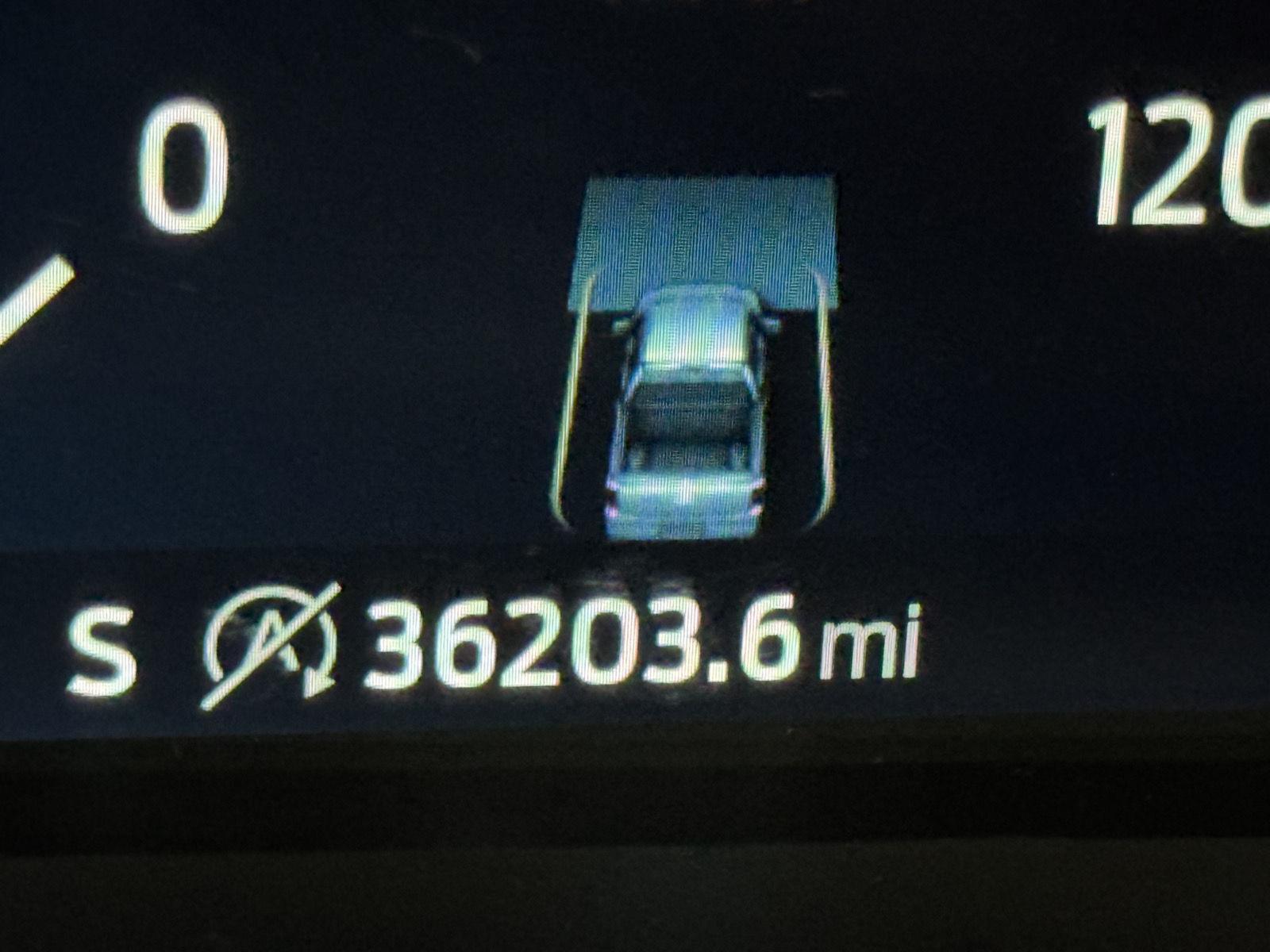 Vehicle photo 4