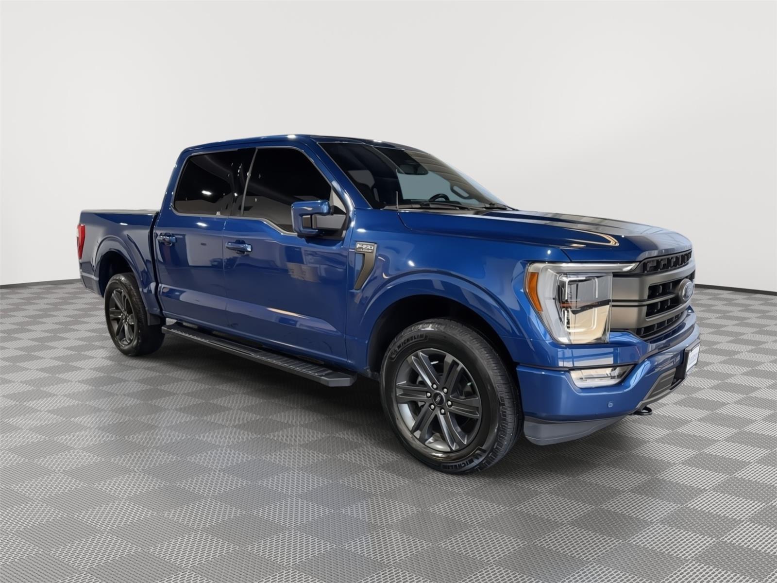 Vehicle photo 6