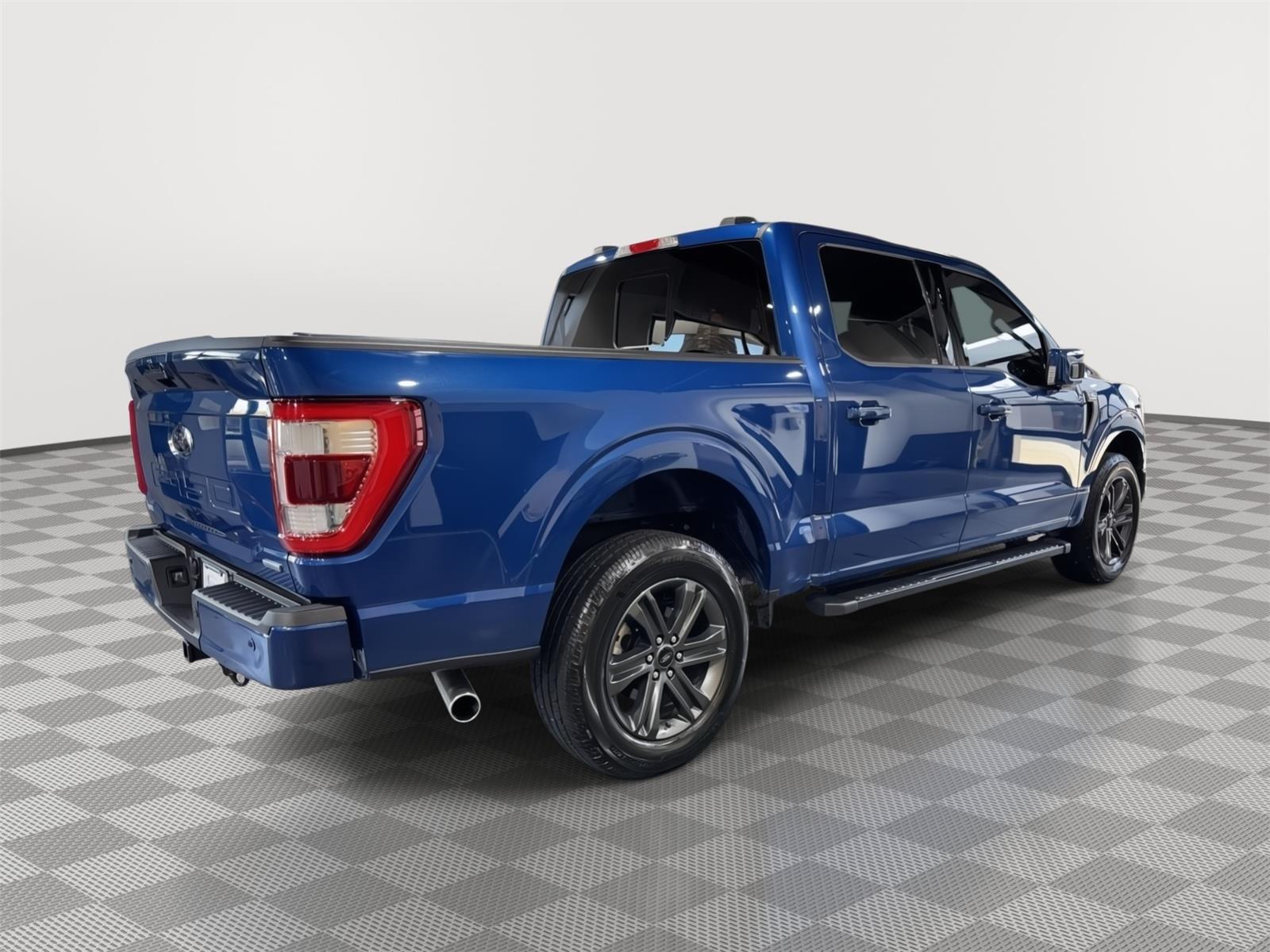 Vehicle photo 8