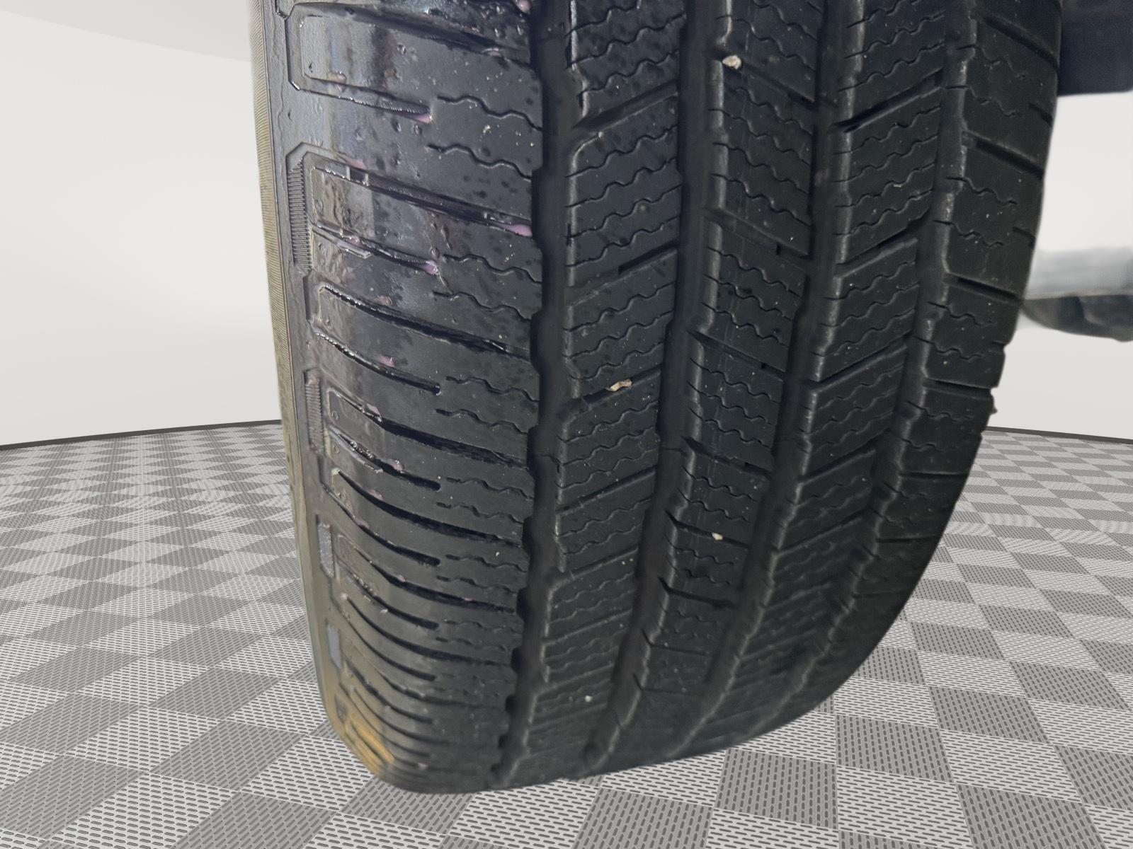 Vehicle photo 13