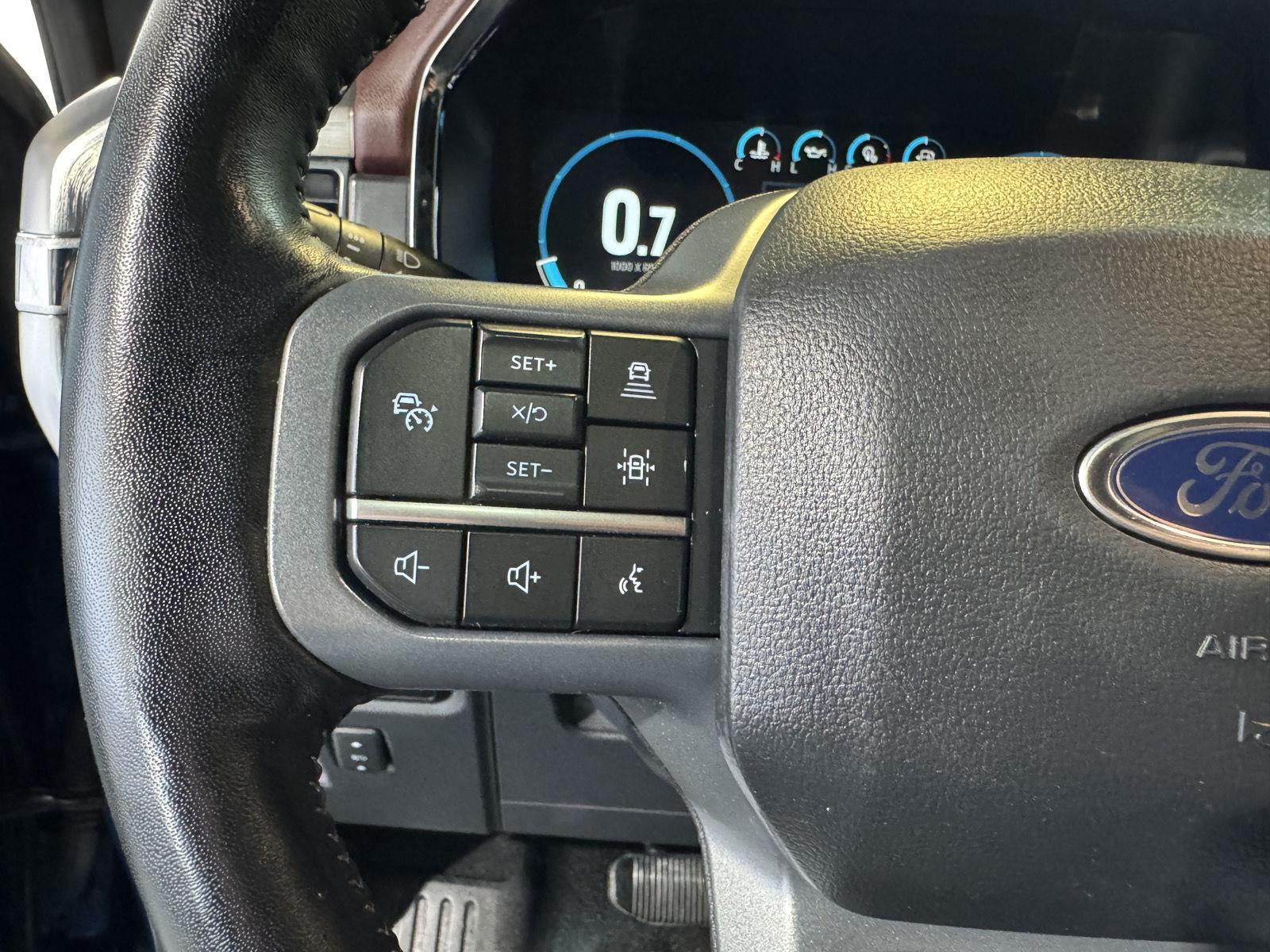 Vehicle photo 16