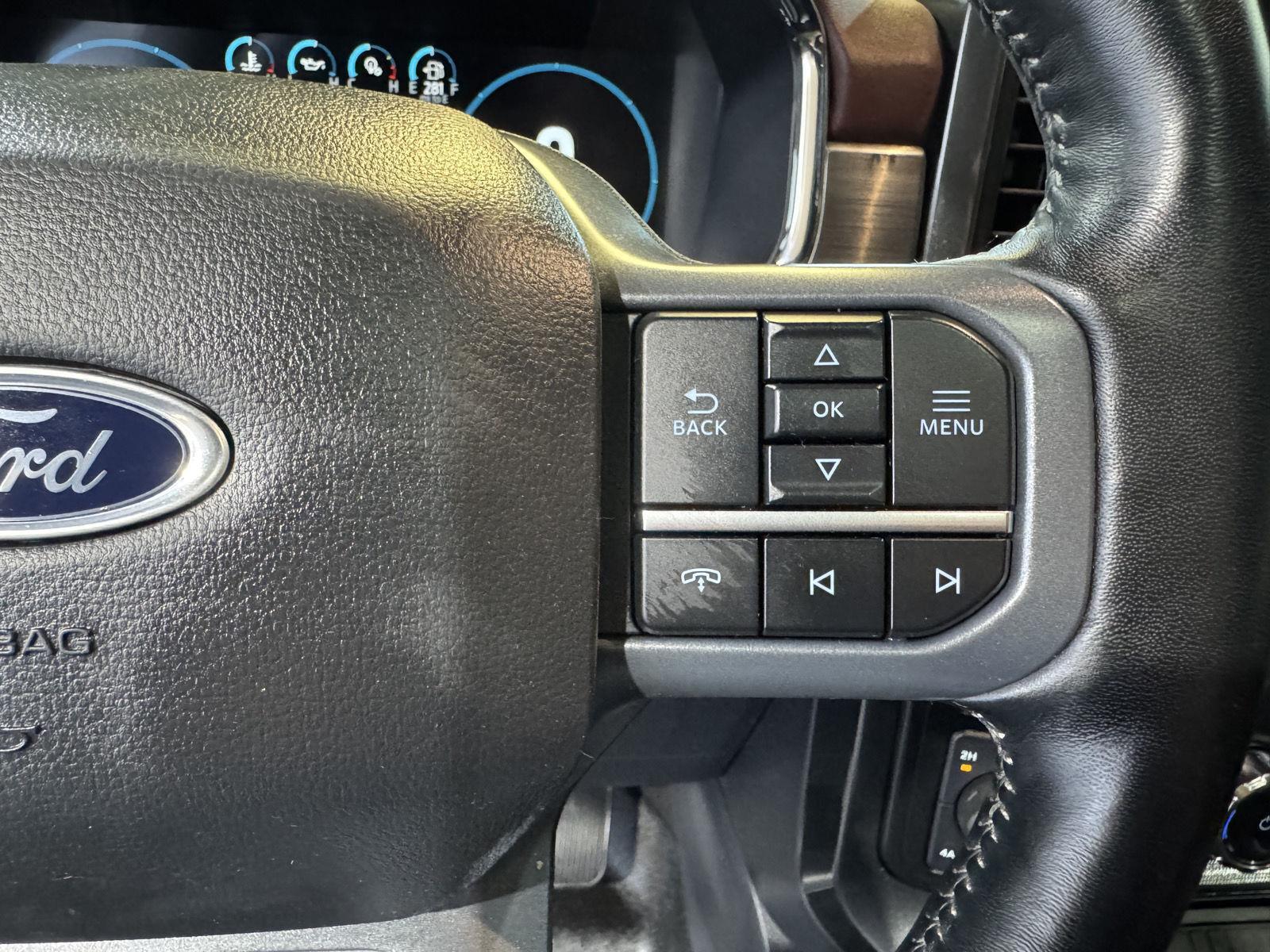 Vehicle photo 17