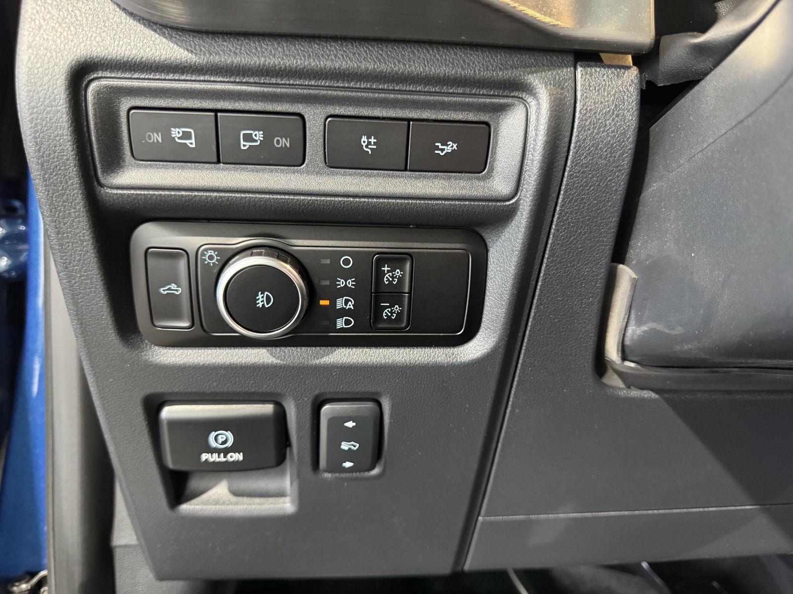Vehicle photo 18
