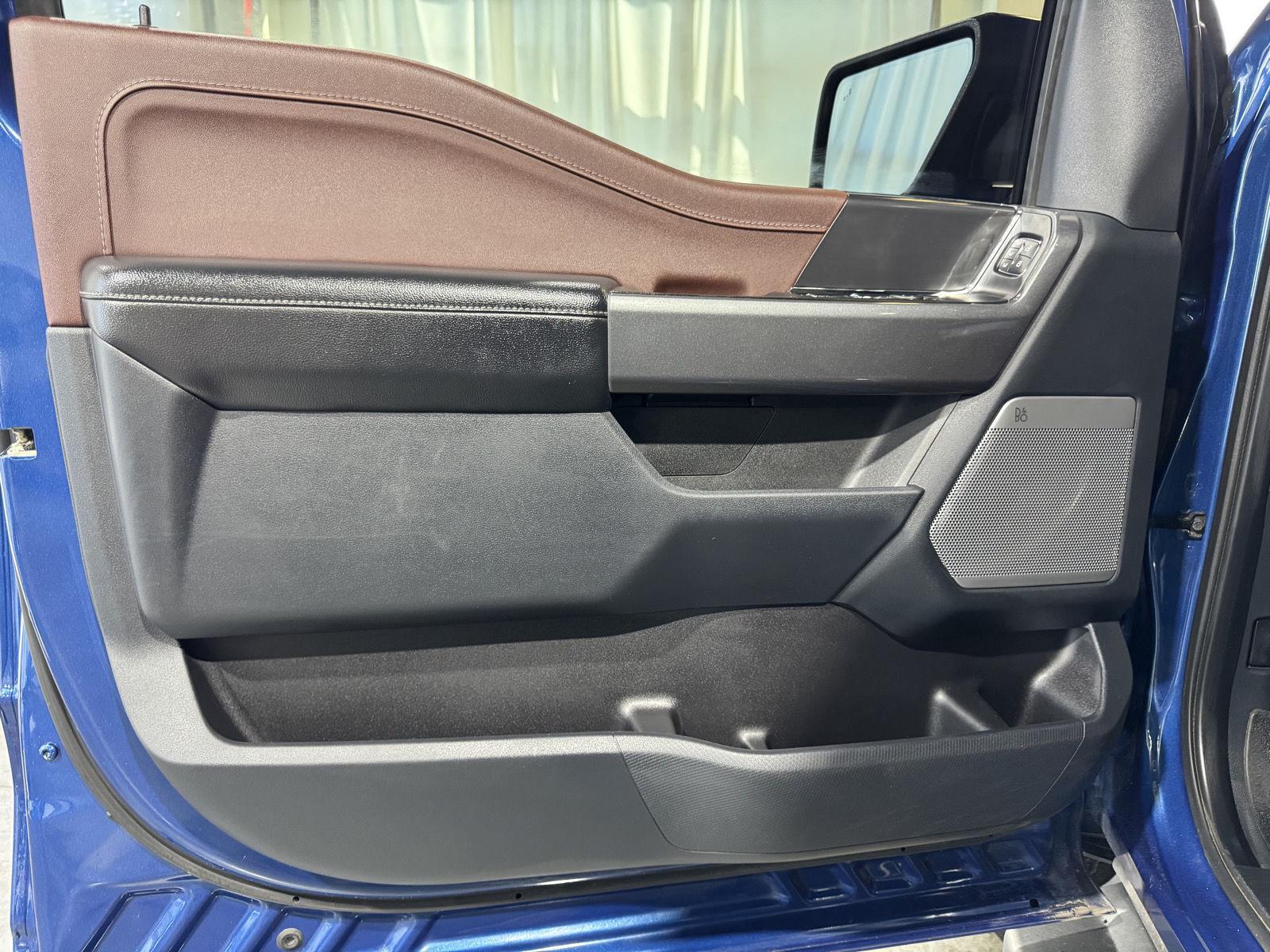 Vehicle photo 19