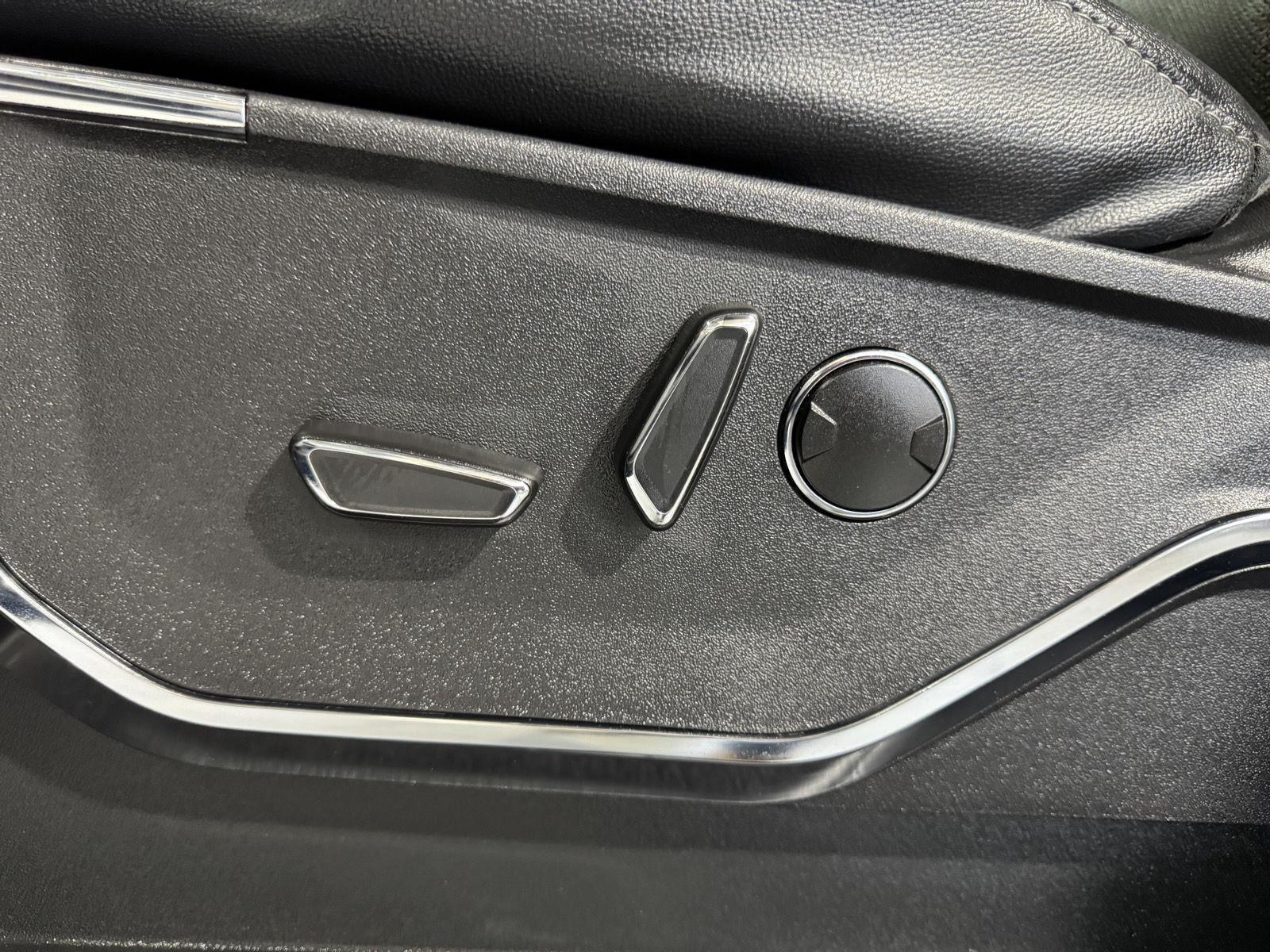 Vehicle photo 22