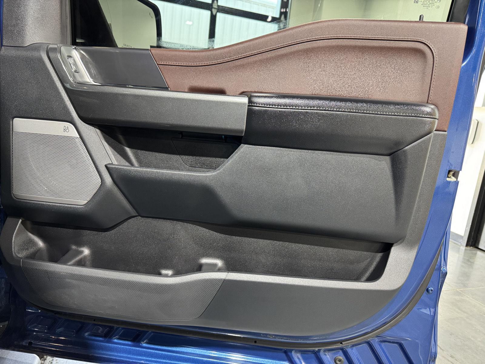 Vehicle photo 29