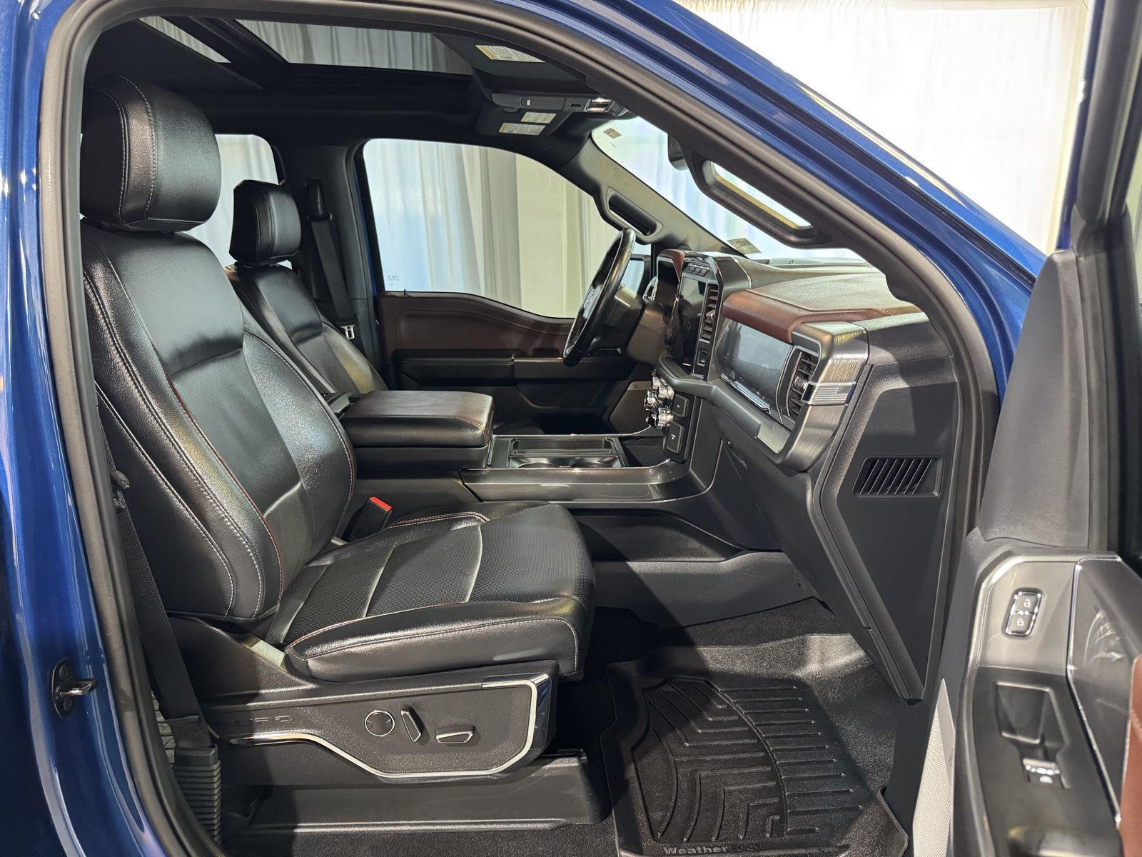 Vehicle photo 30