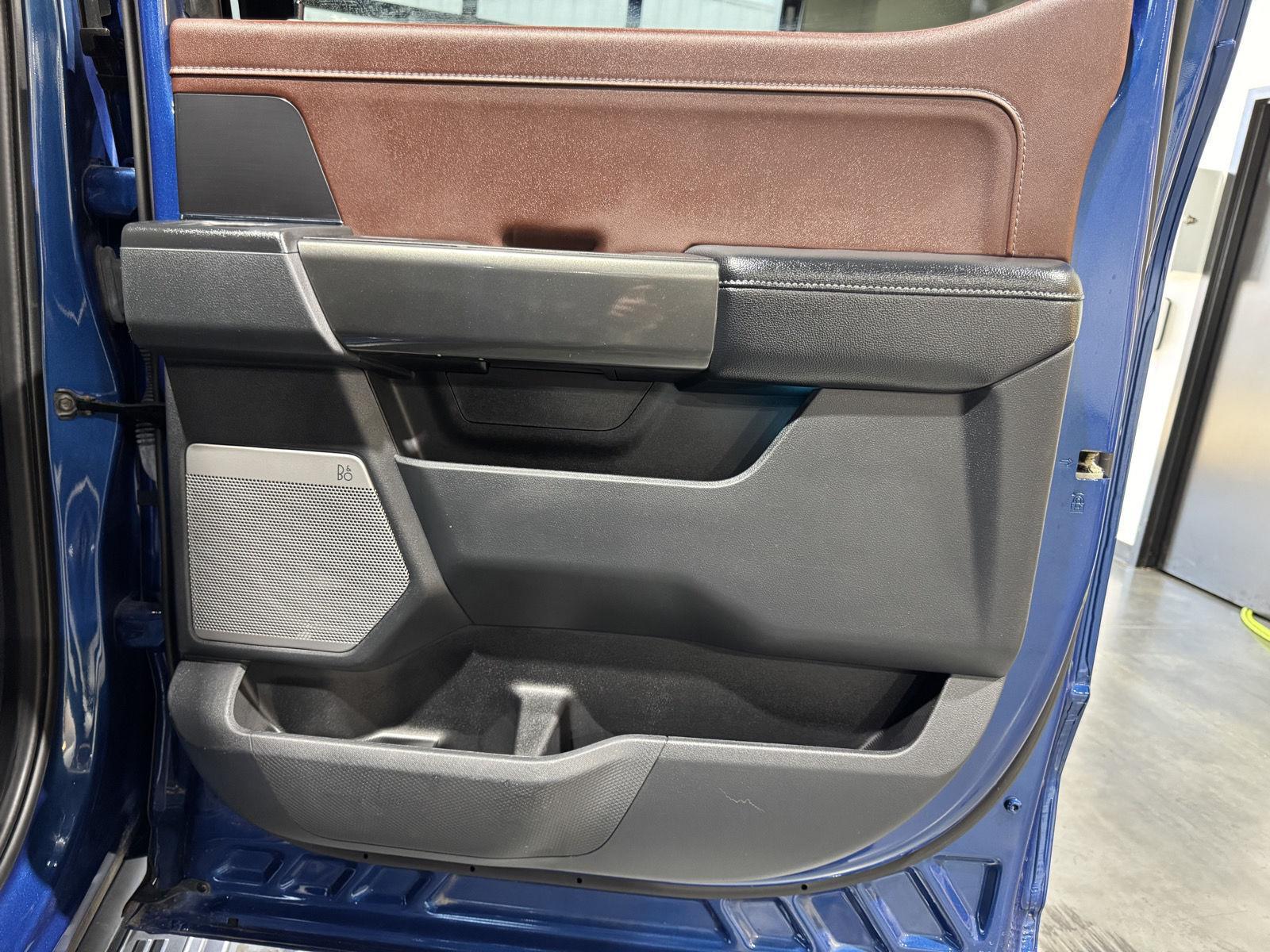 Vehicle photo 37