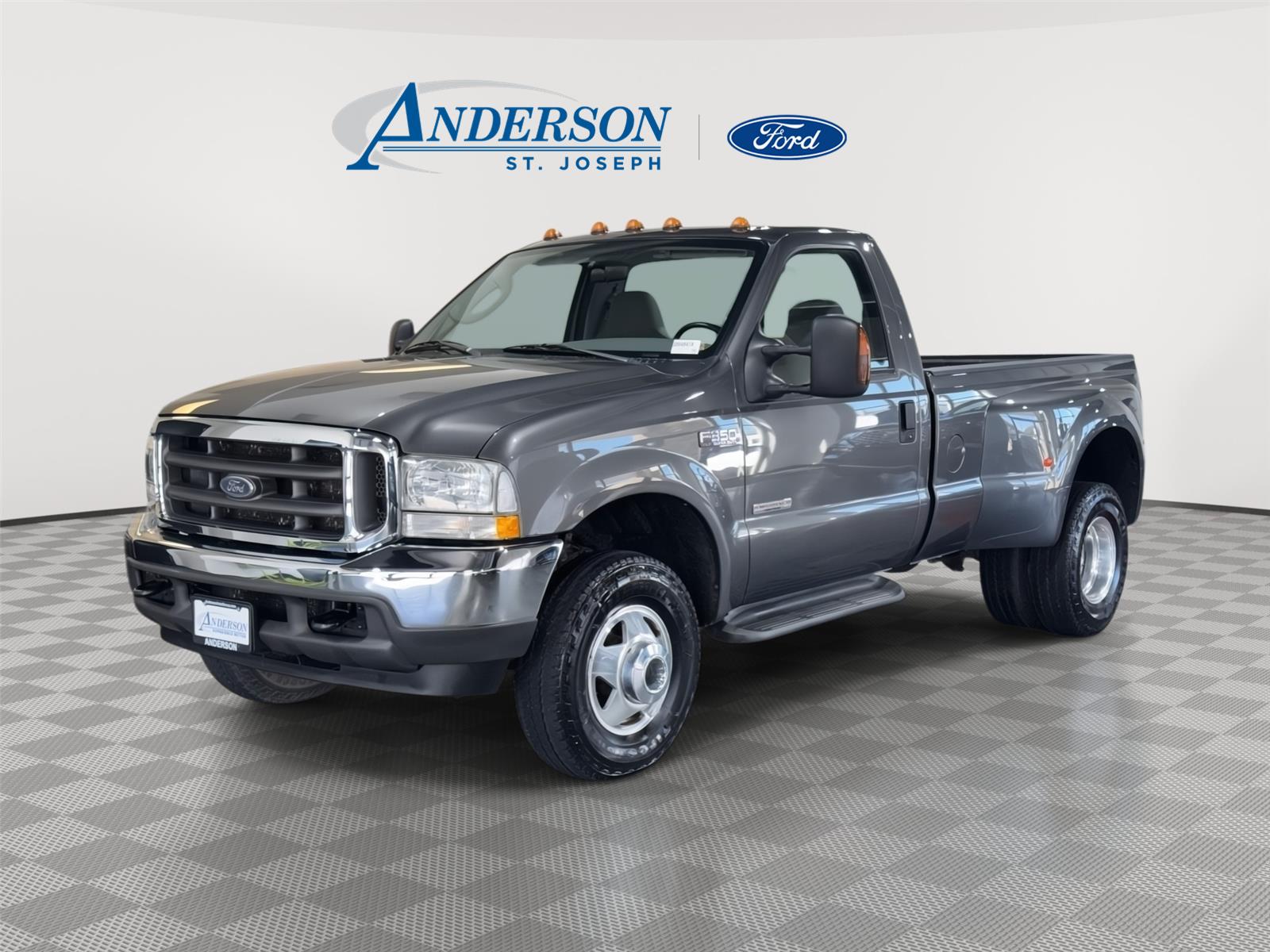 2004 Ford F-350 Super Duty Pickup Truck Four-Wheel Drive