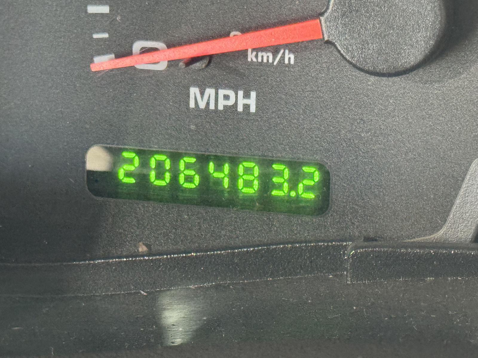 Vehicle photo 4