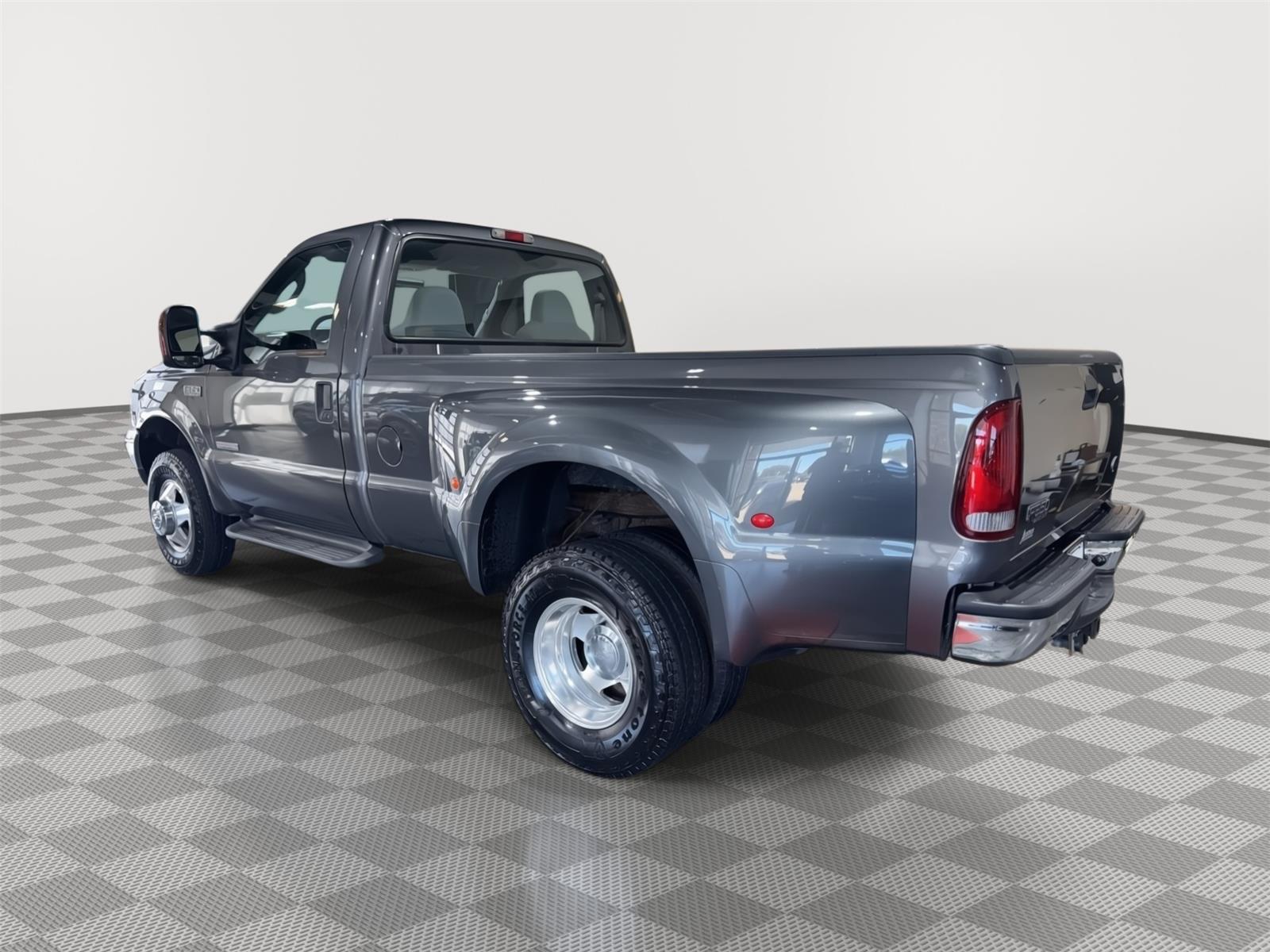 Vehicle photo 9