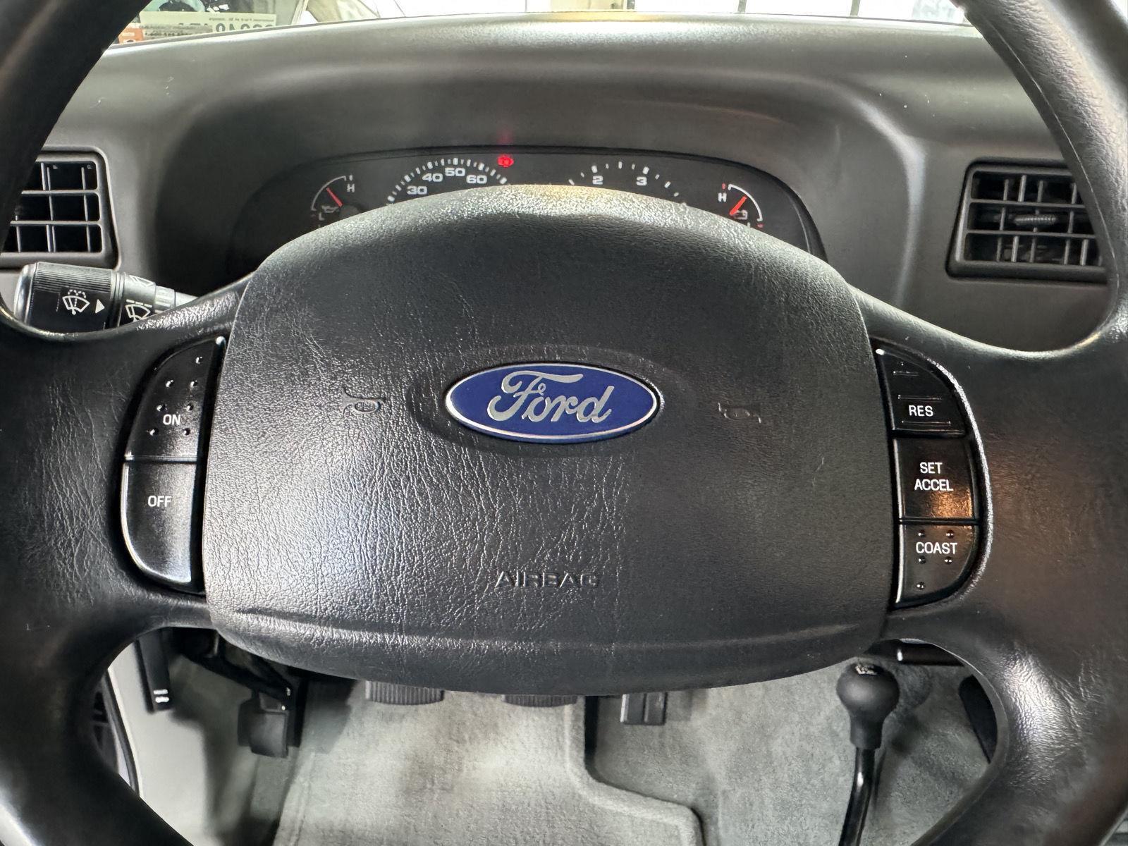 Vehicle photo 14