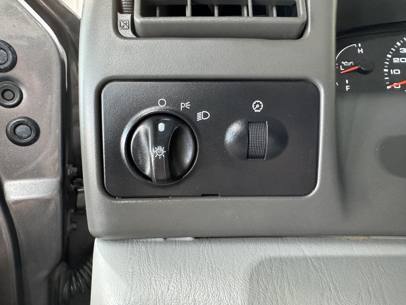 Vehicle photo 18