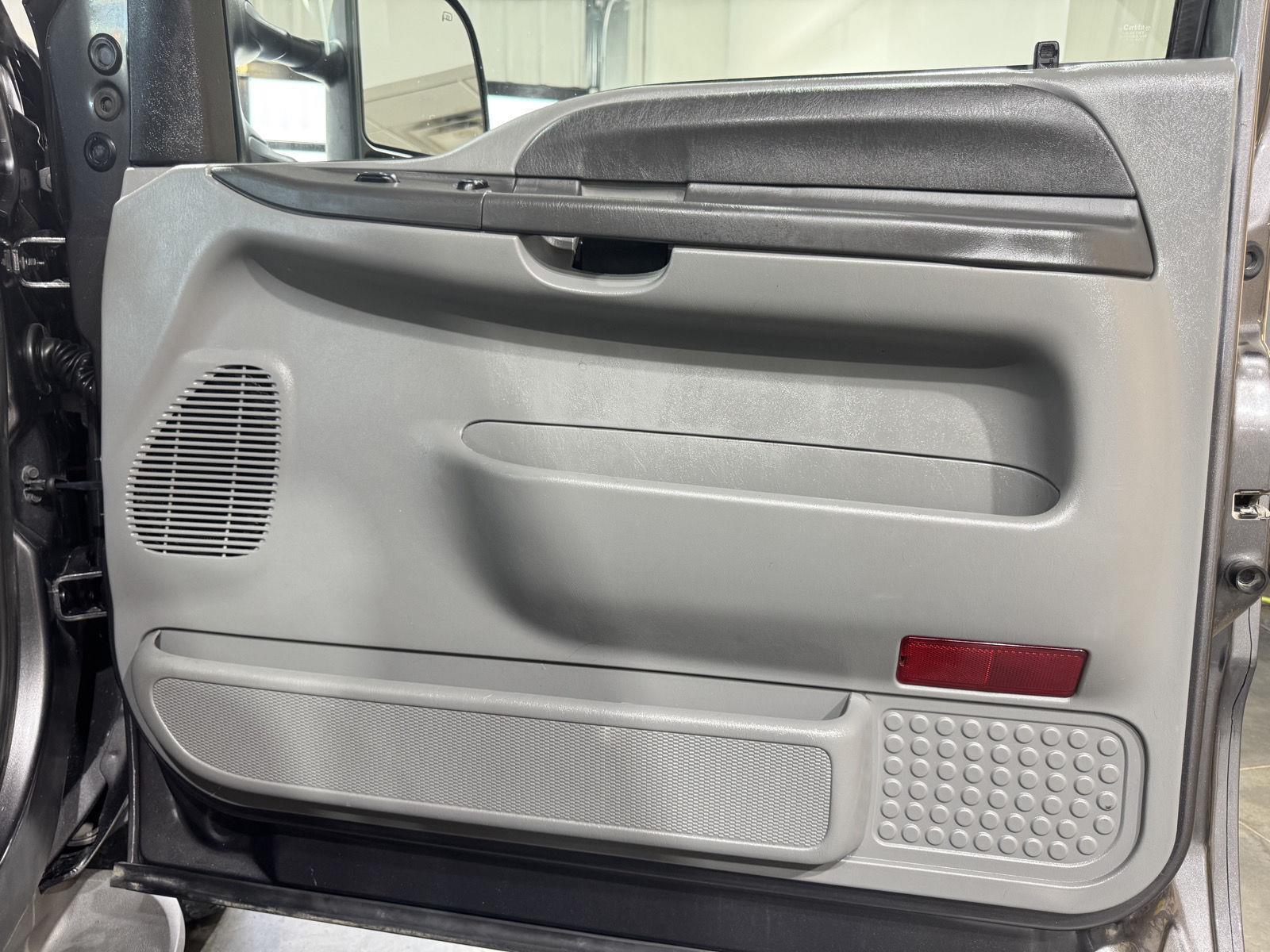 Vehicle photo 21