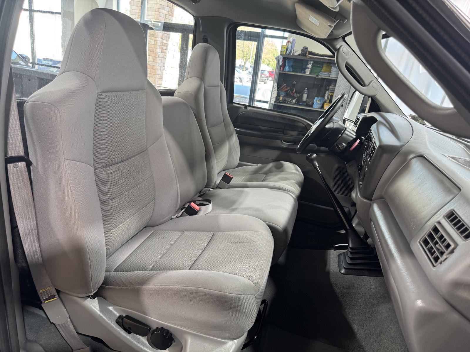 Vehicle photo 23