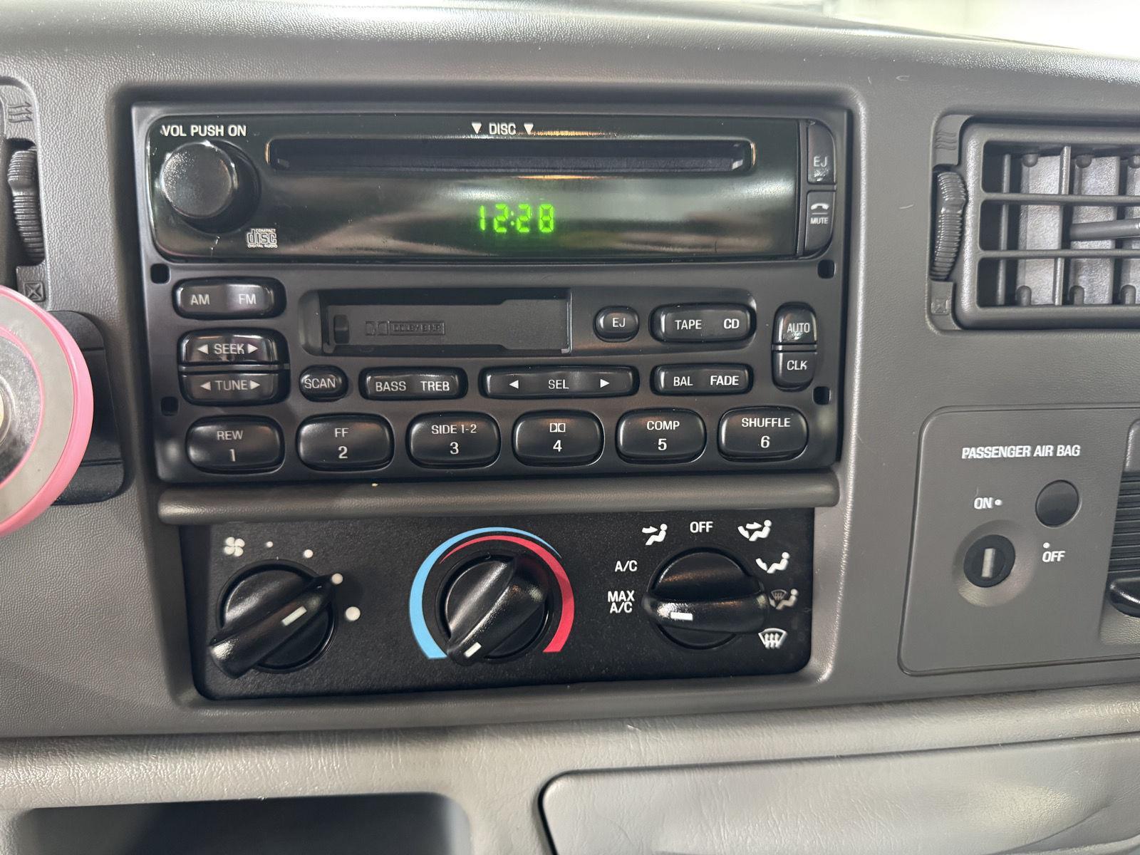 Vehicle photo 25
