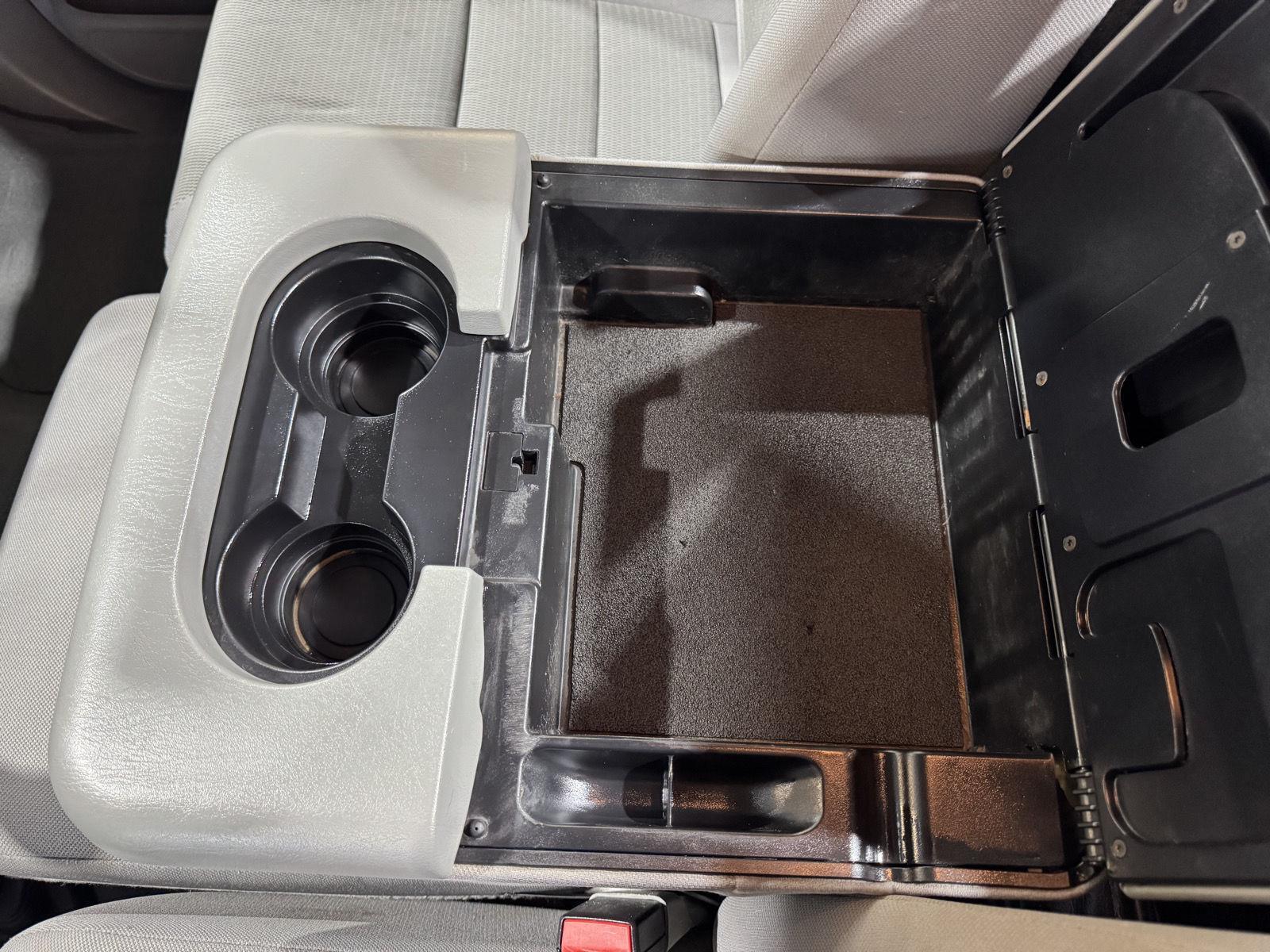 Vehicle photo 29