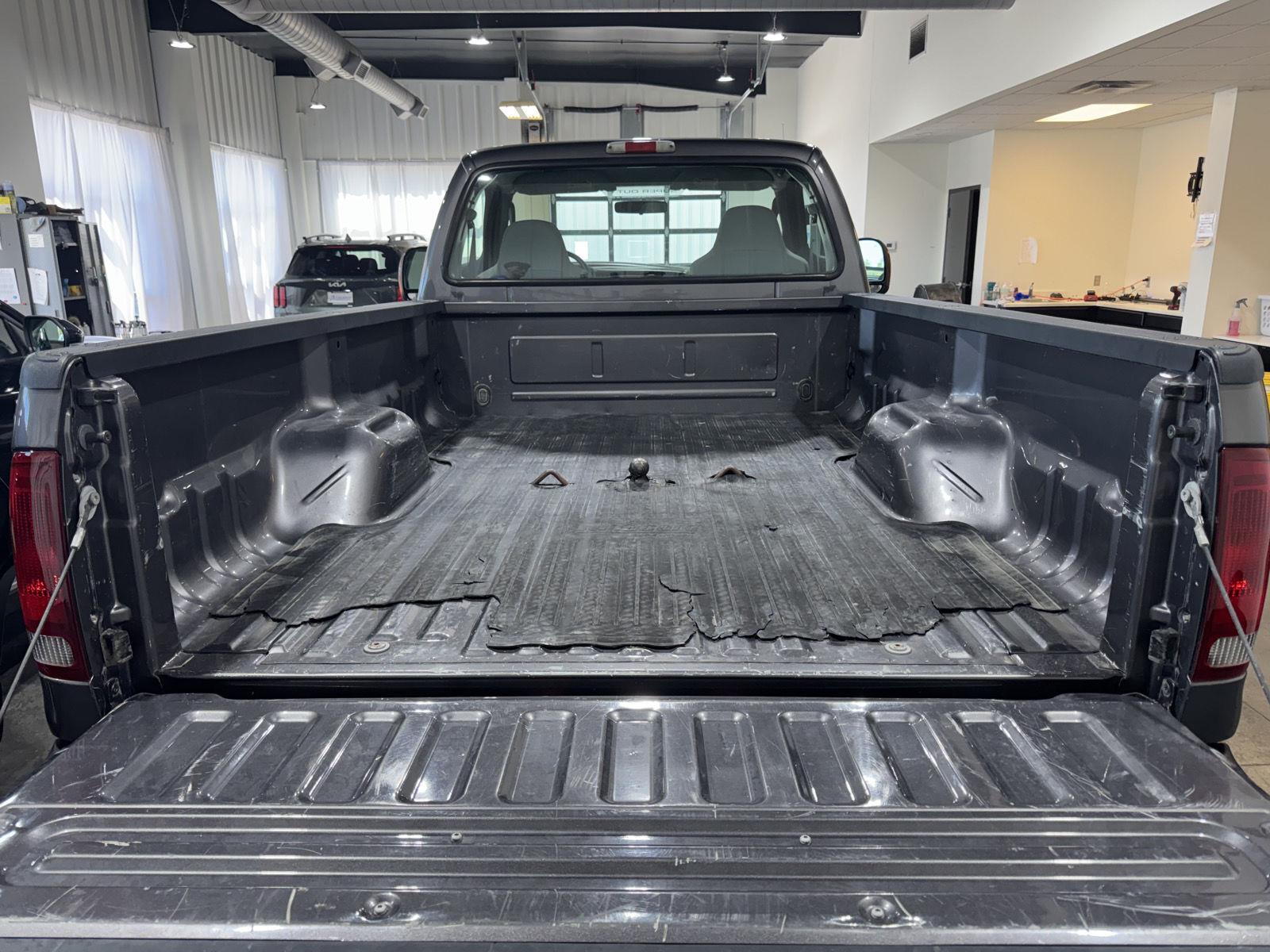 Vehicle photo 33