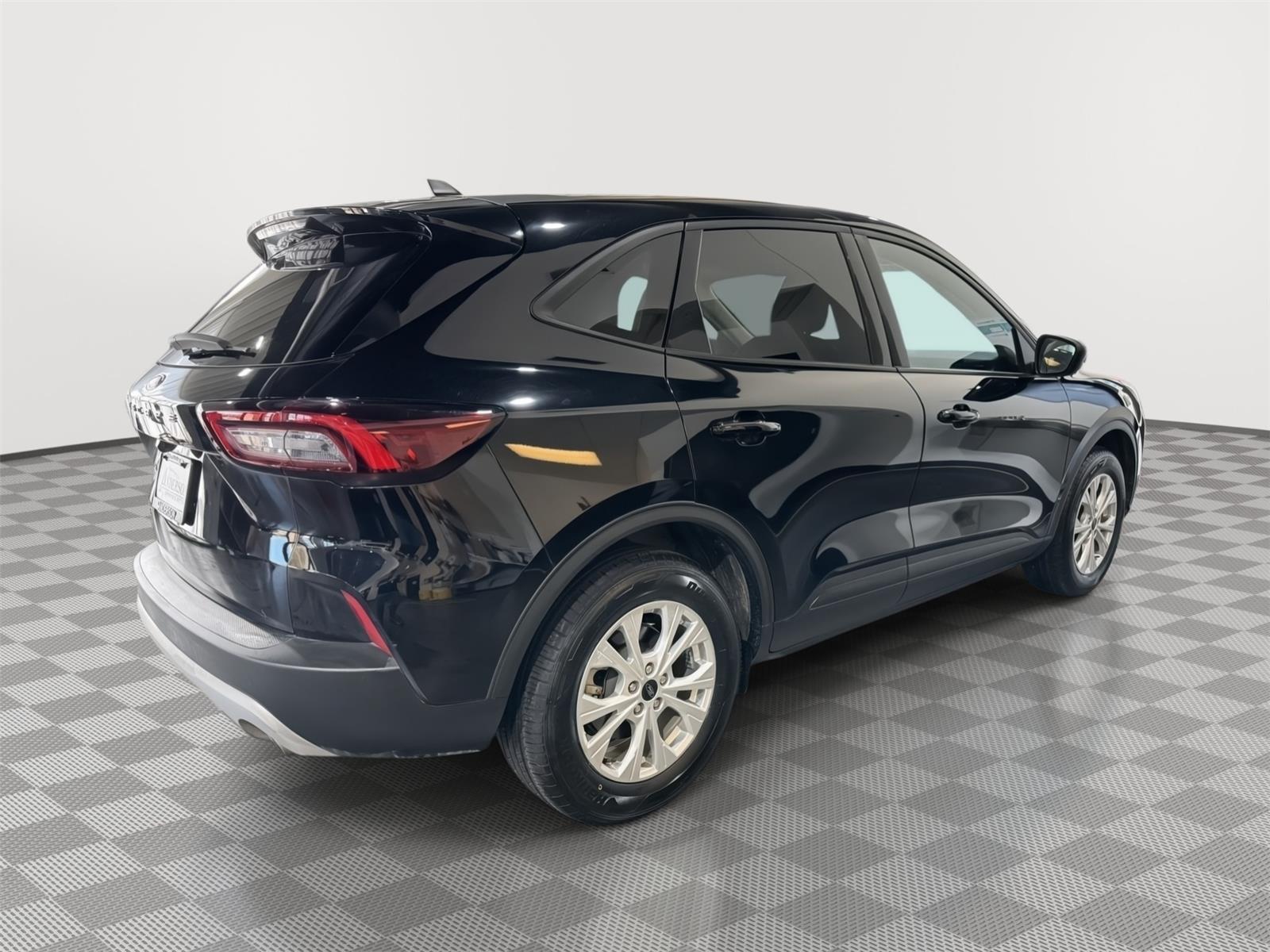 Vehicle photo 7
