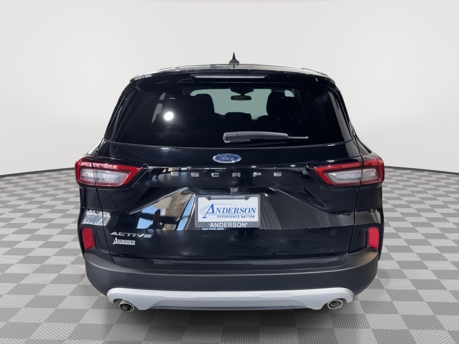 Vehicle photo 8