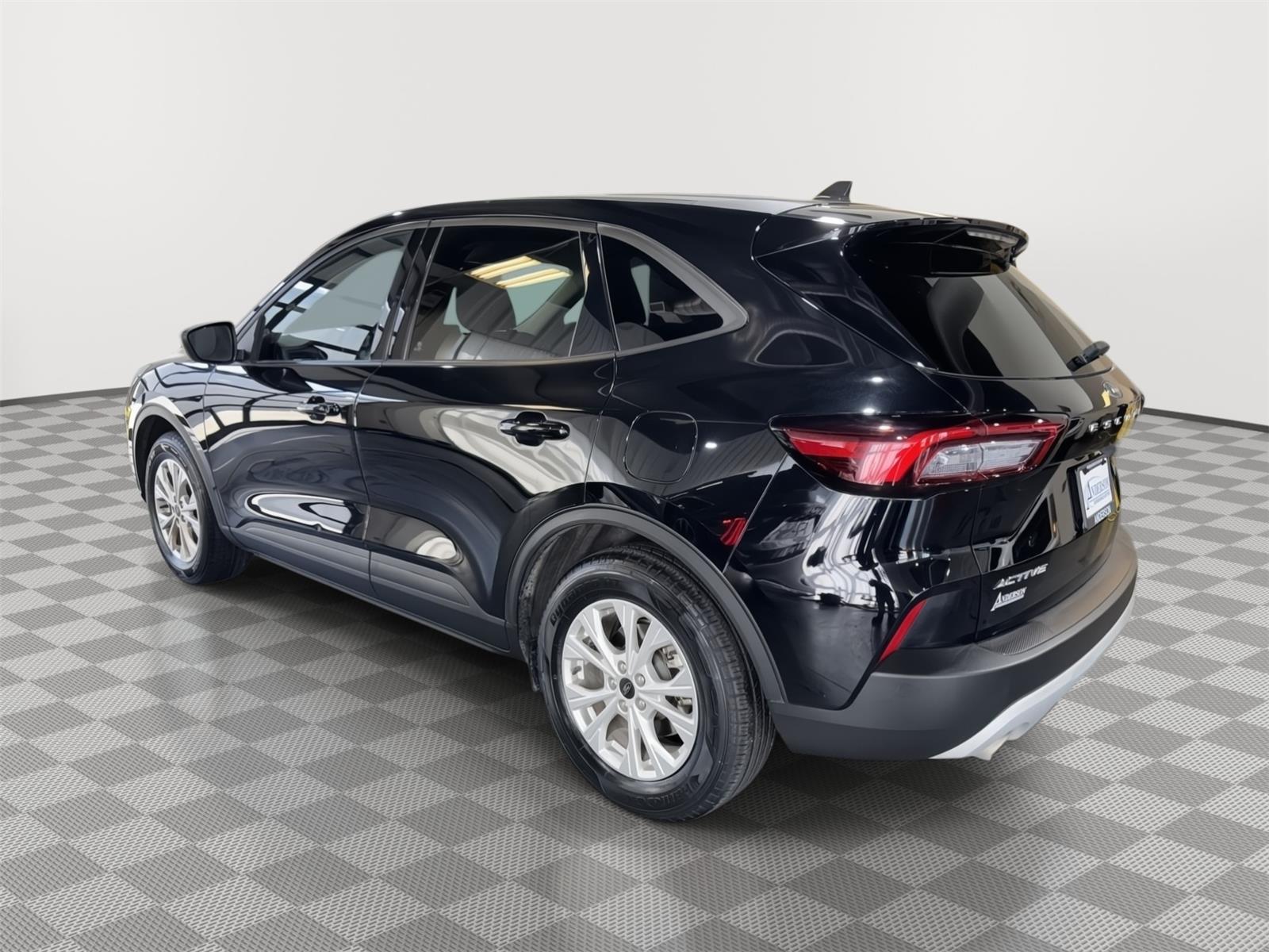 Vehicle photo 9
