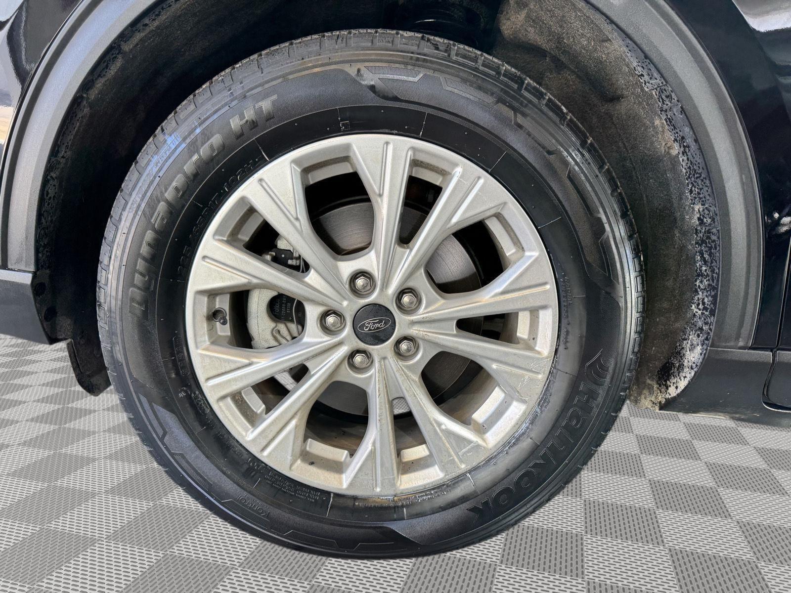 Vehicle photo 10
