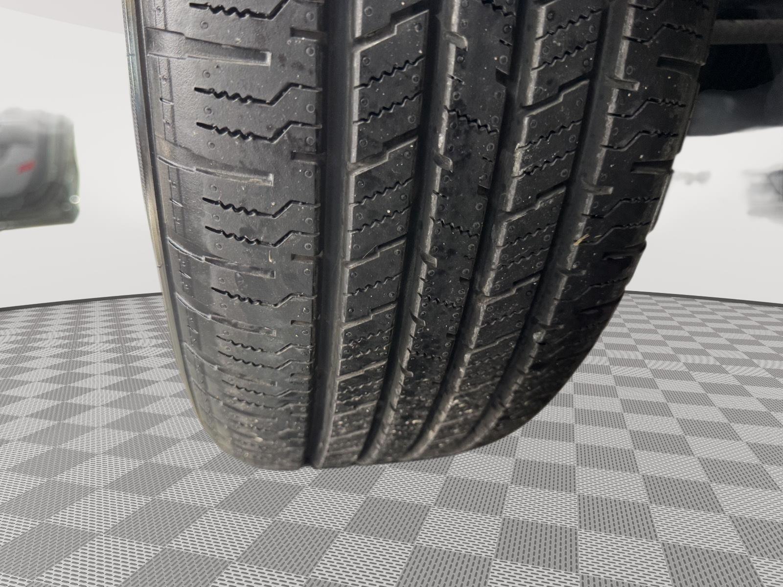 Vehicle photo 11