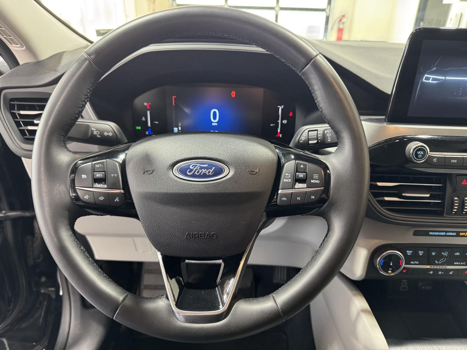 Vehicle photo 12