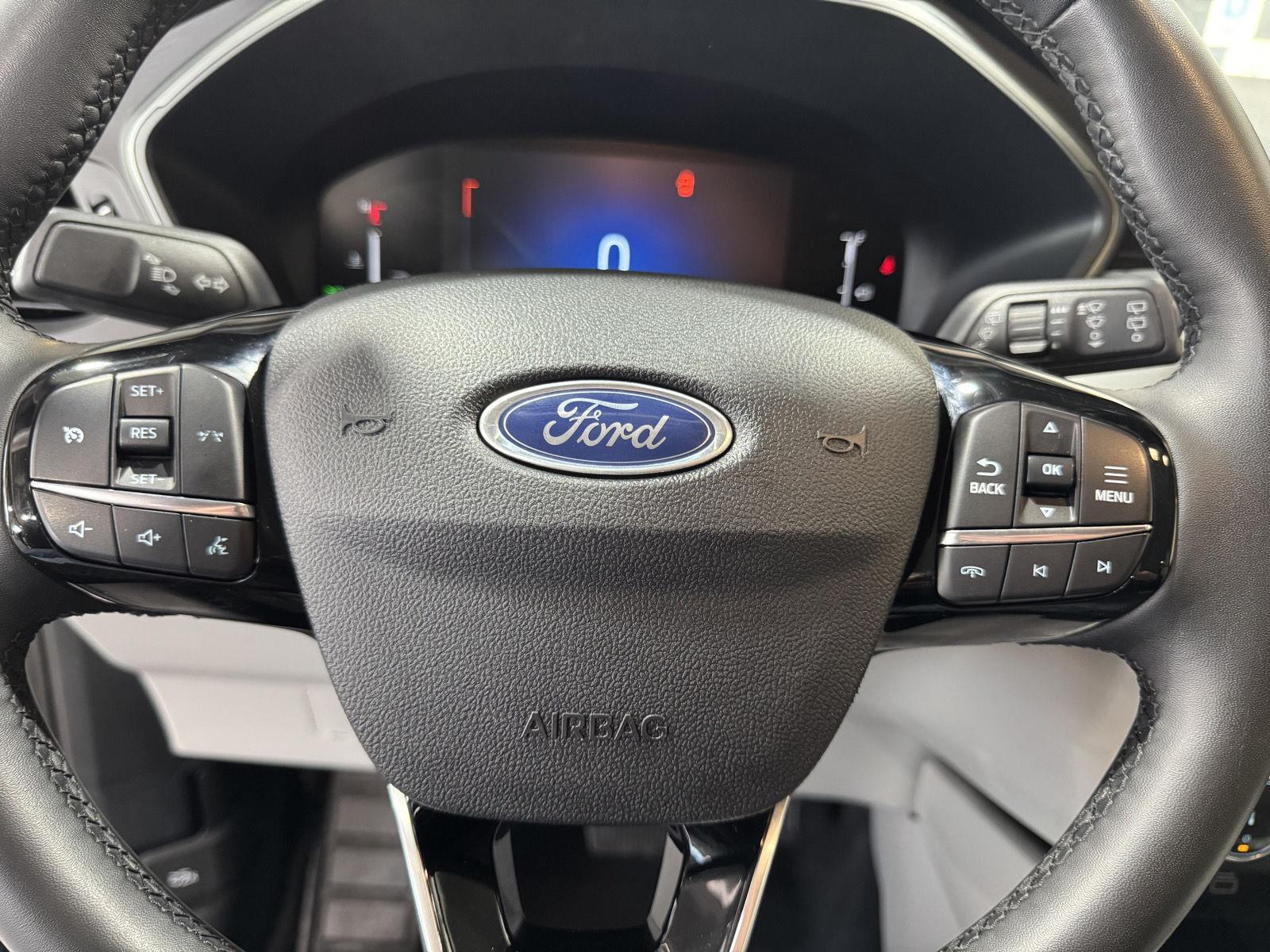 Vehicle photo 13