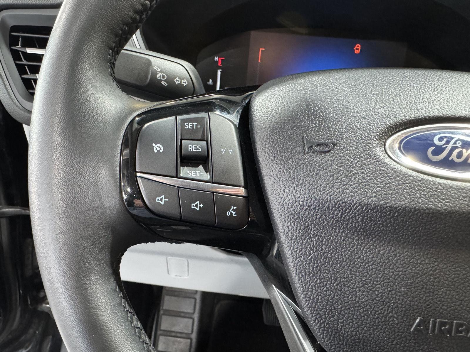 Vehicle photo 14