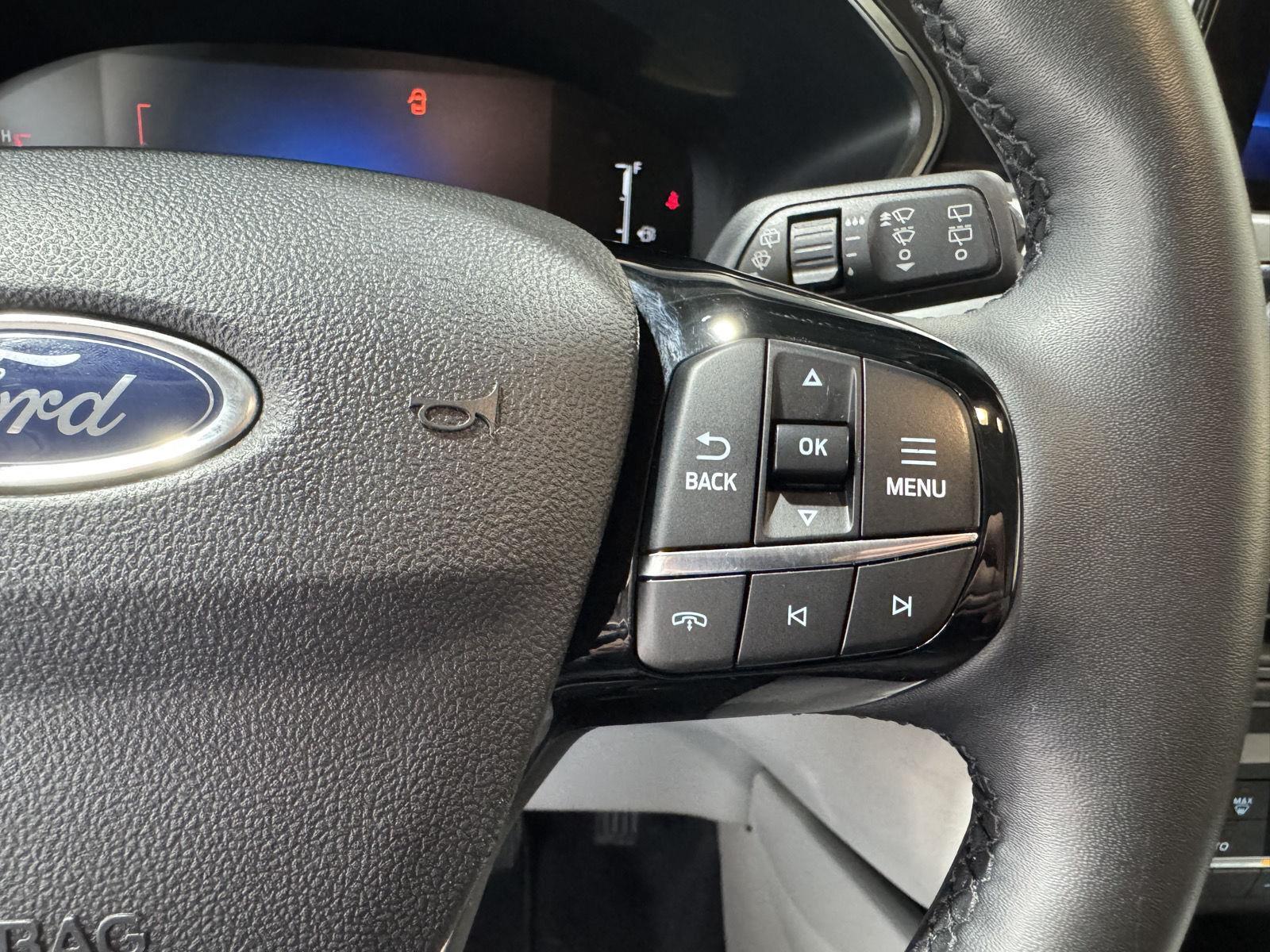 Vehicle photo 15