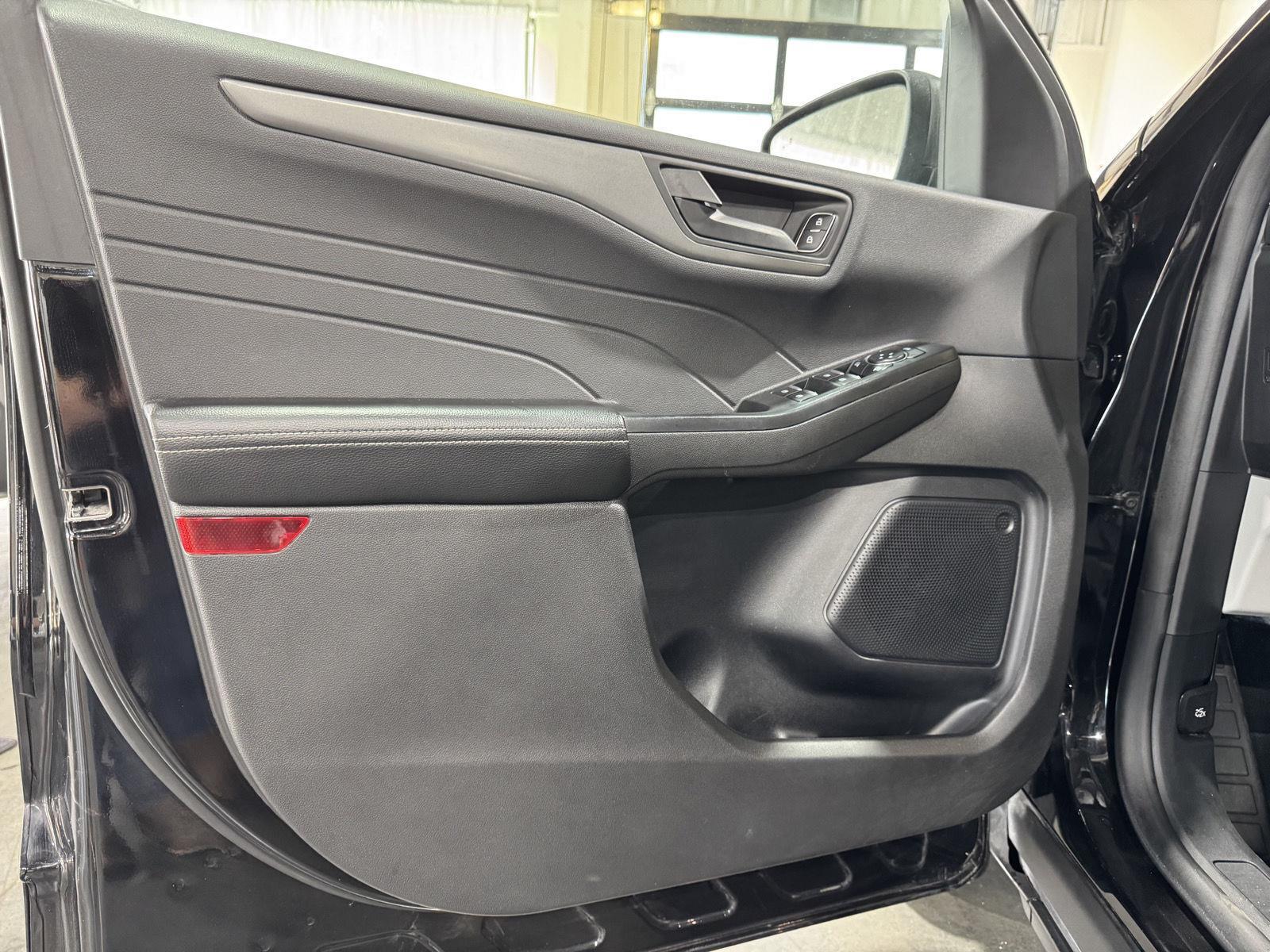 Vehicle photo 16