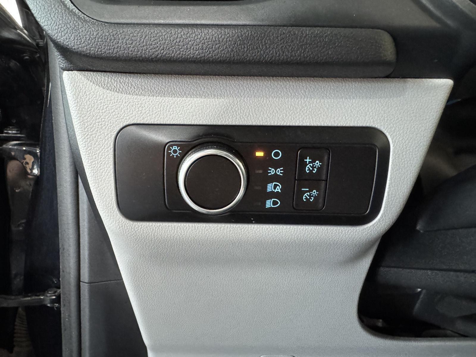 Vehicle photo 17