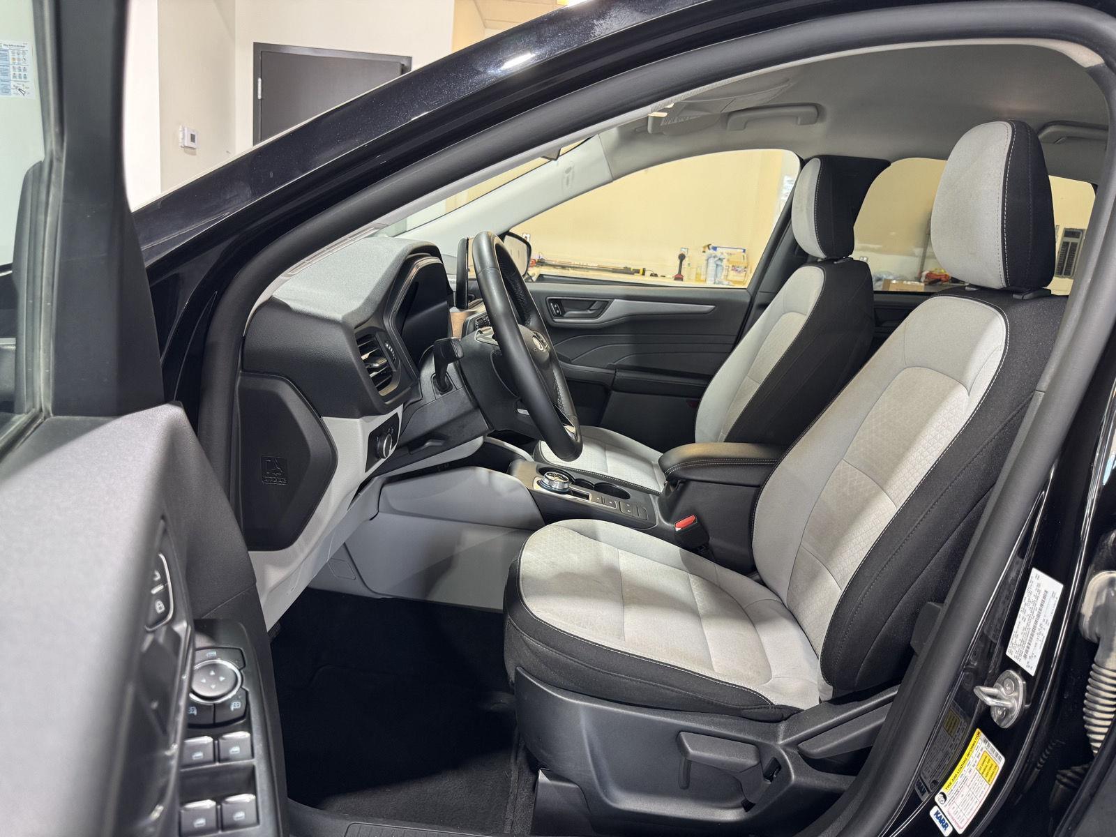 Vehicle photo 18