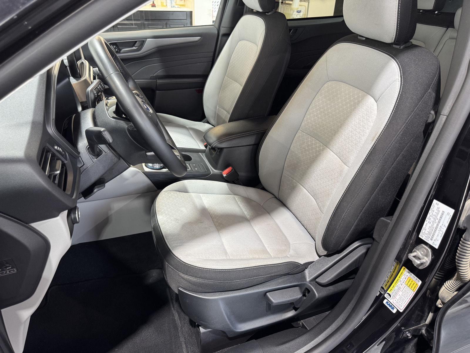 Vehicle photo 19