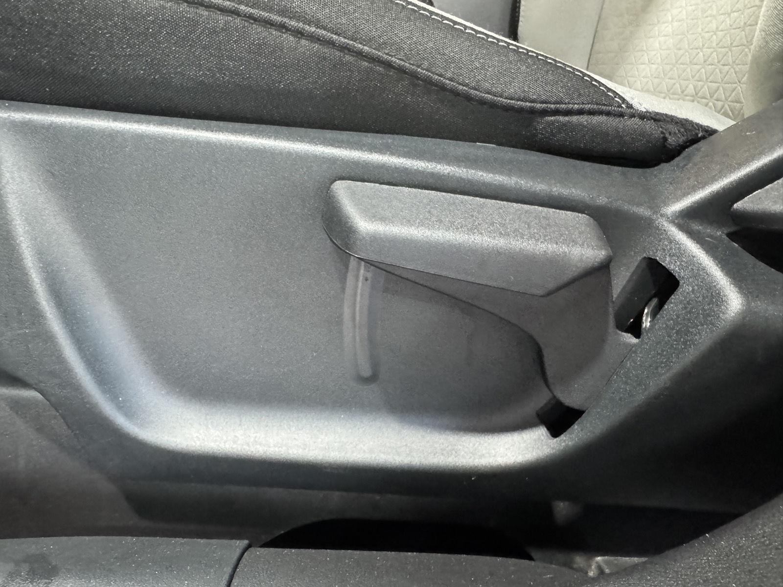 Vehicle photo 20