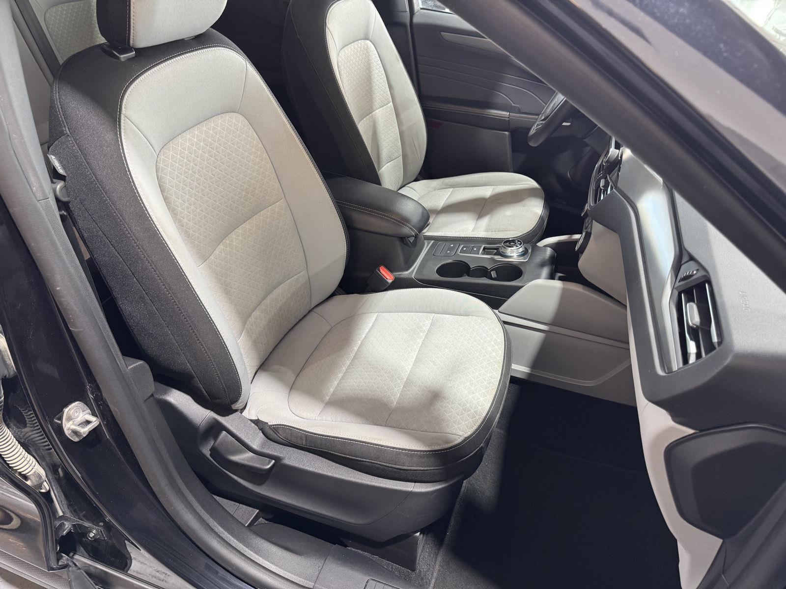 Vehicle photo 25