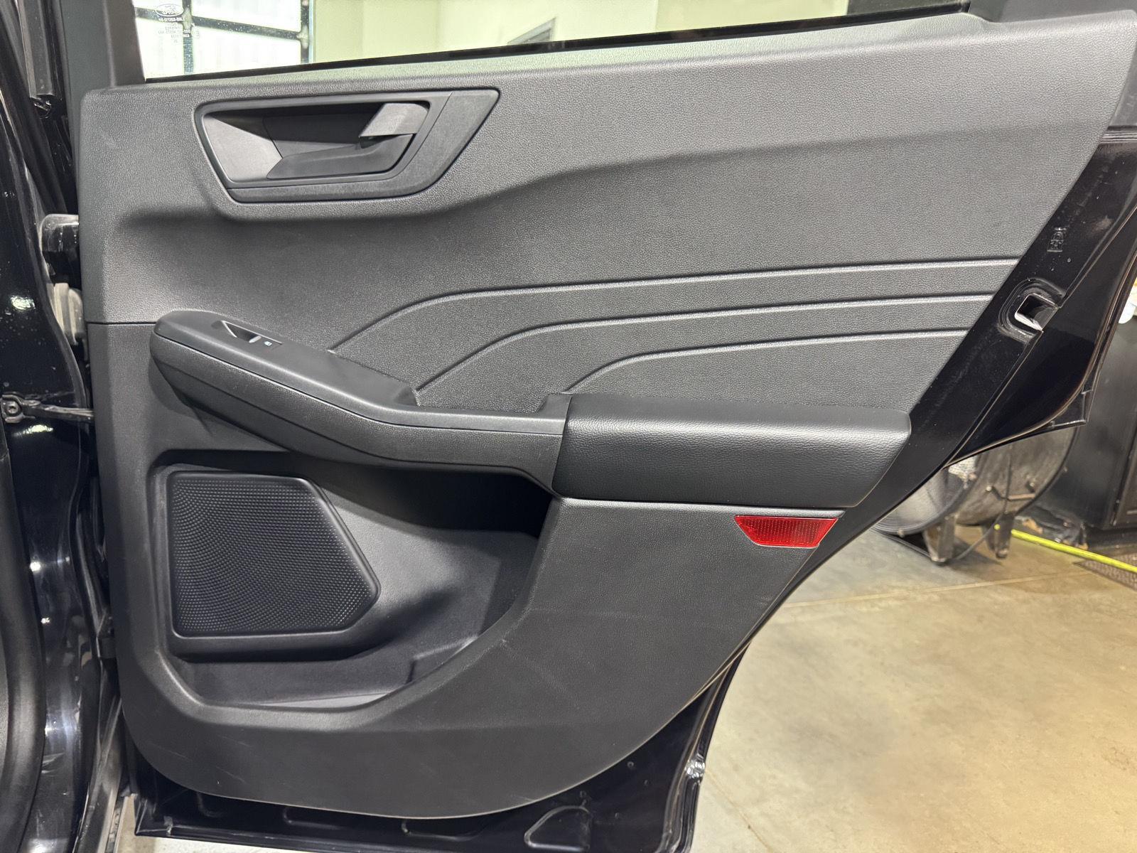 Vehicle photo 26