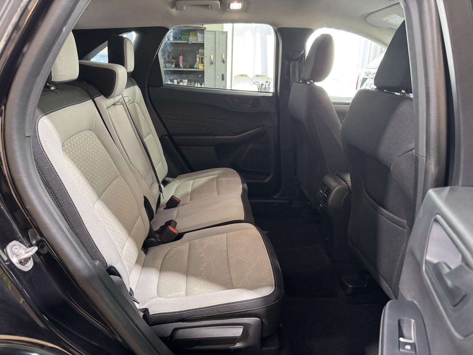 Vehicle photo 27