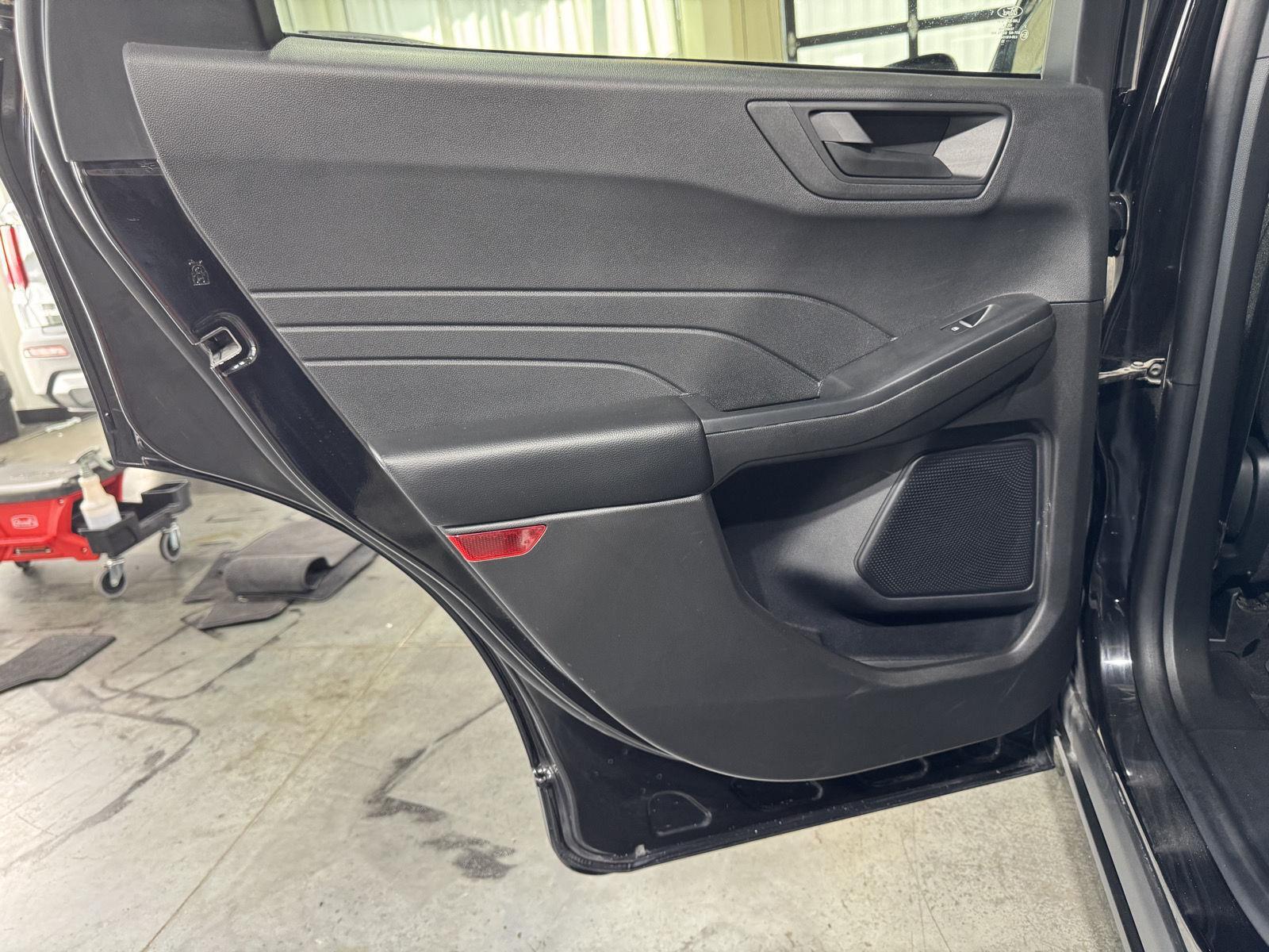 Vehicle photo 28