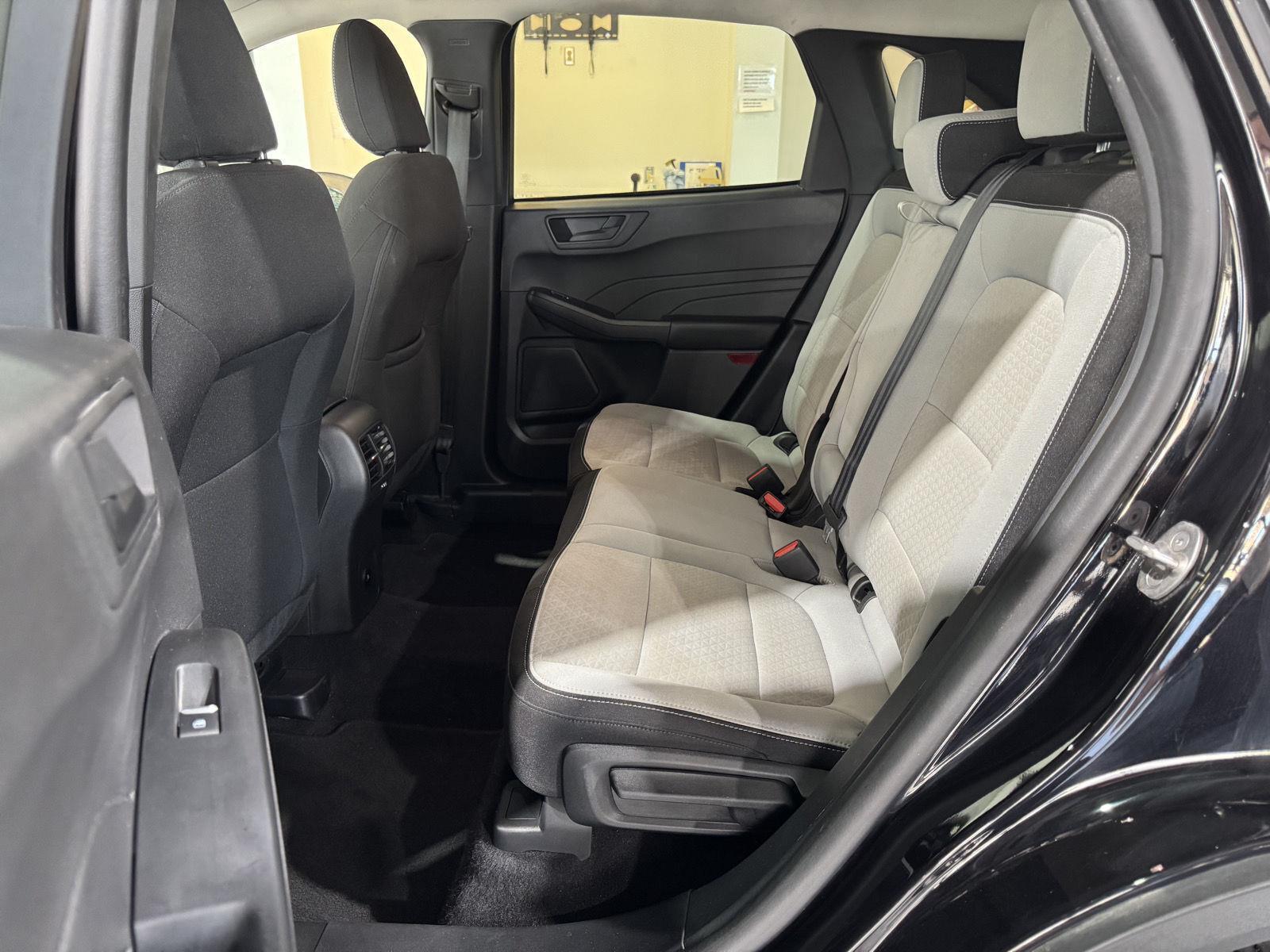 Vehicle photo 29